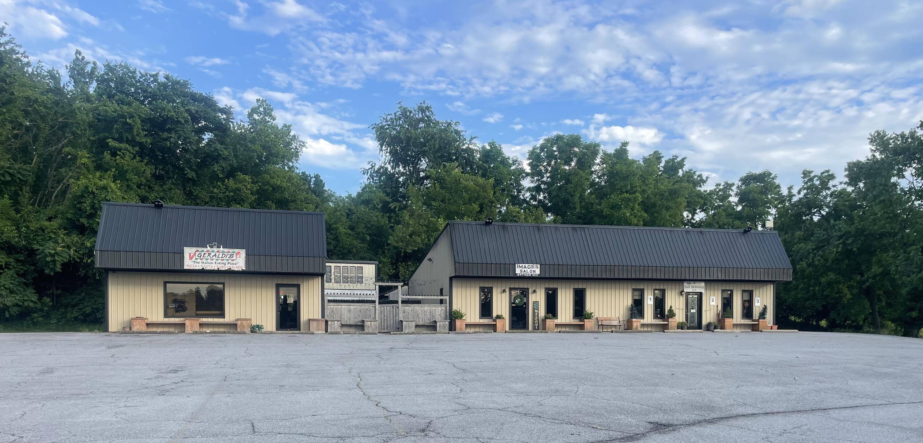 395 & 397 Sale Barn Road, Cassville, MO 65625