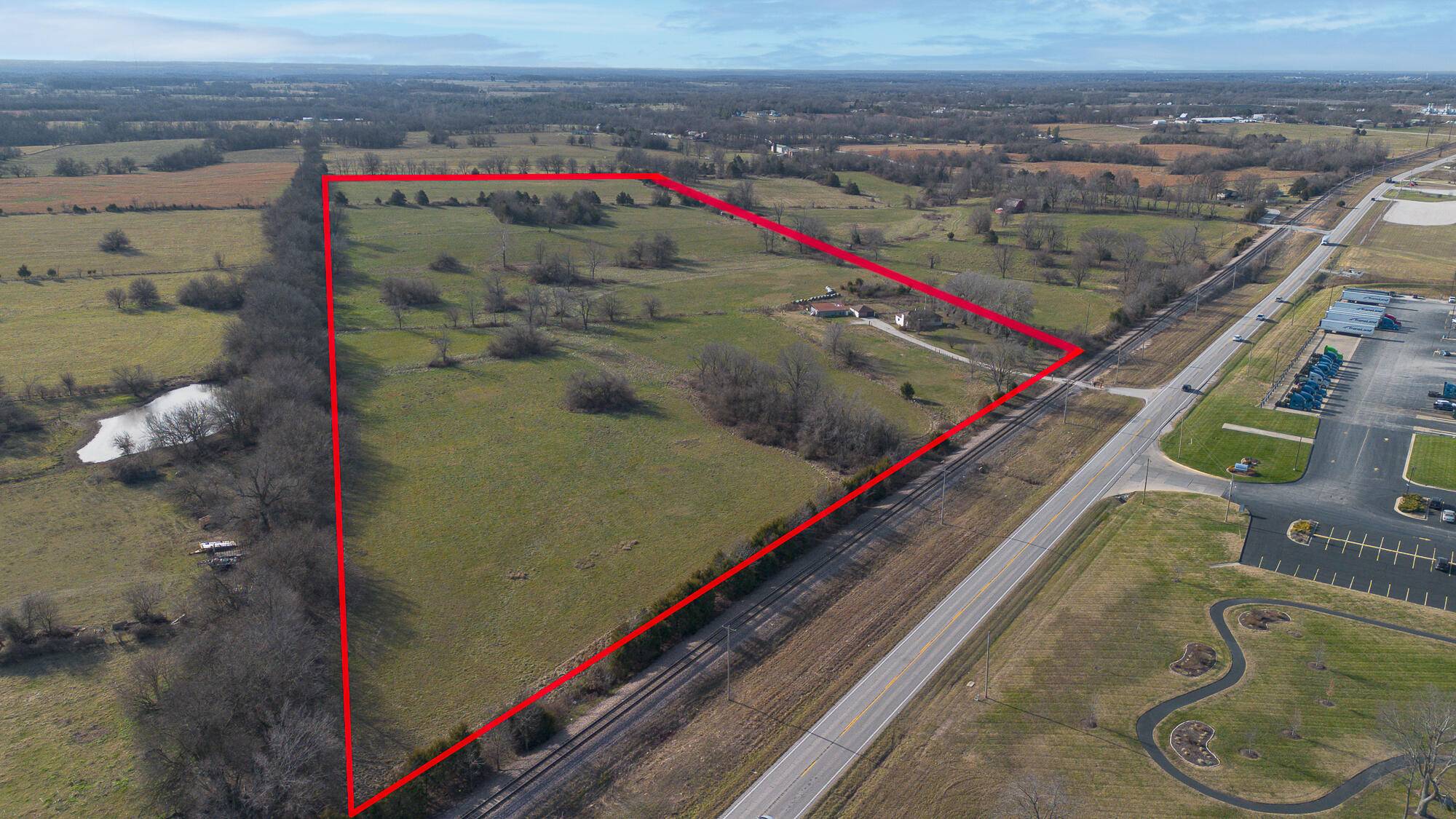 6684 E State Highway Oo, Strafford, MO 65757