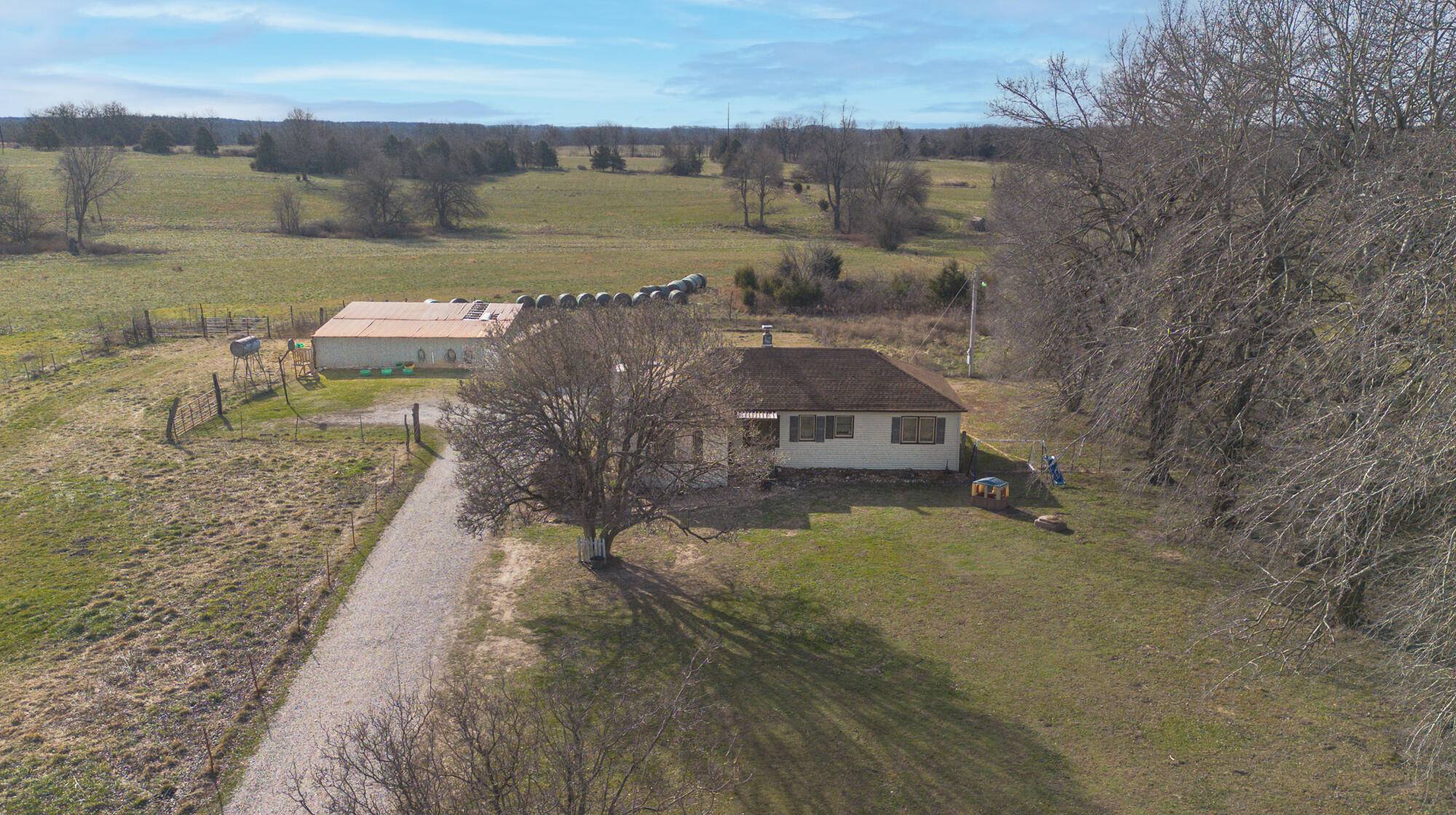 6684 E State Highway Oo, Strafford, MO 65757