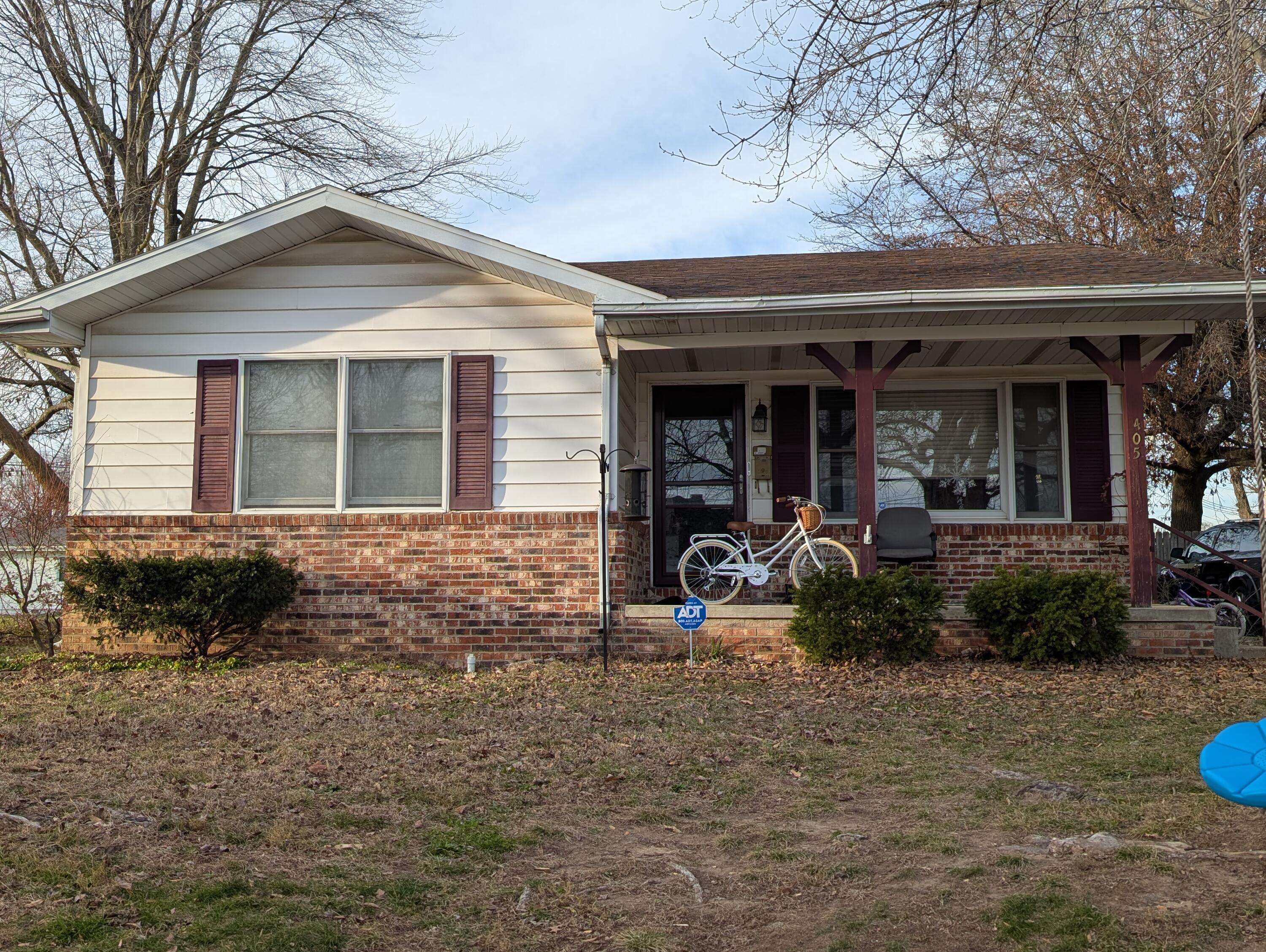 405 W Olive ST, Bolivar, MO 65613