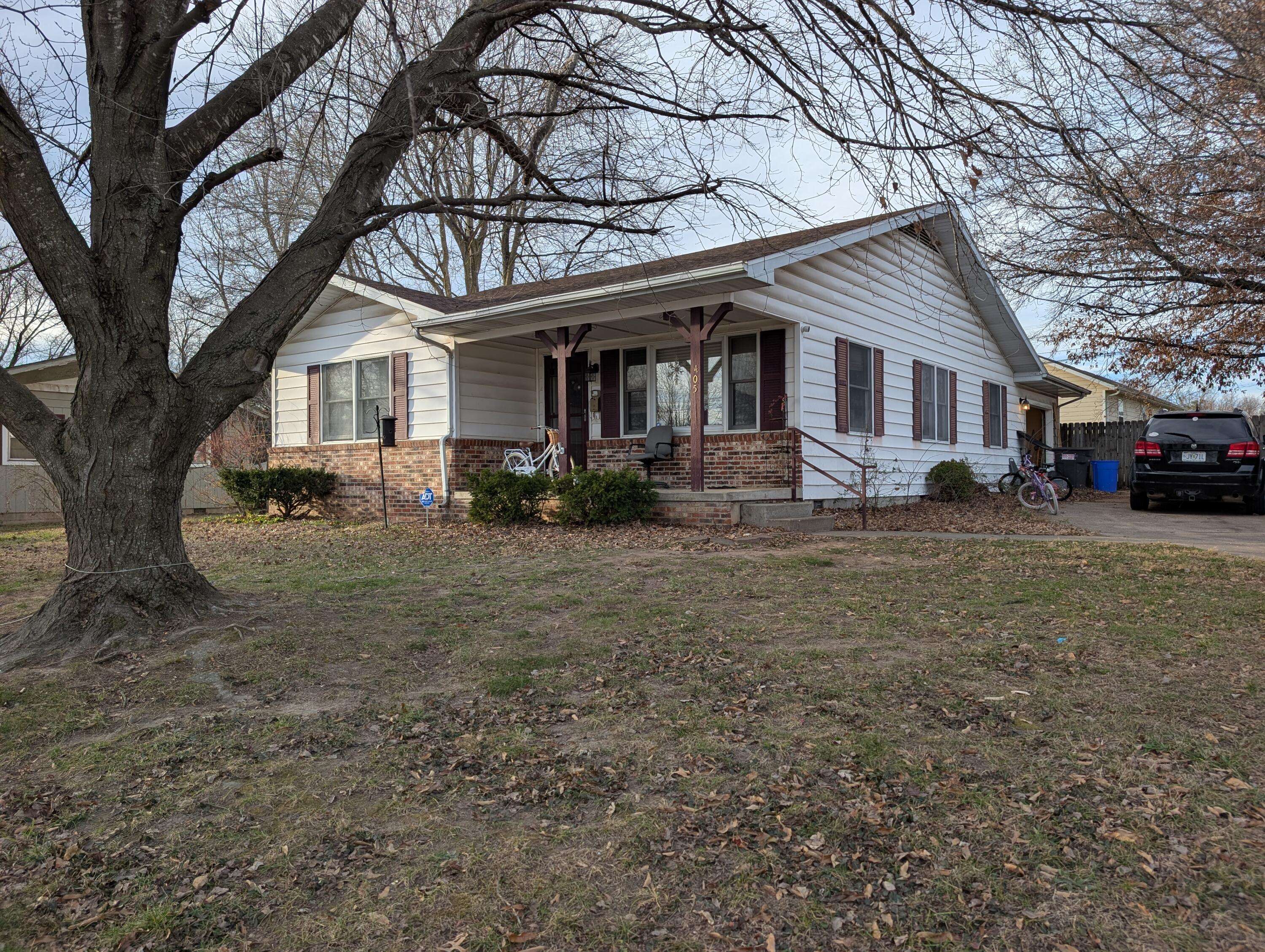 405 W Olive ST, Bolivar, MO 65613