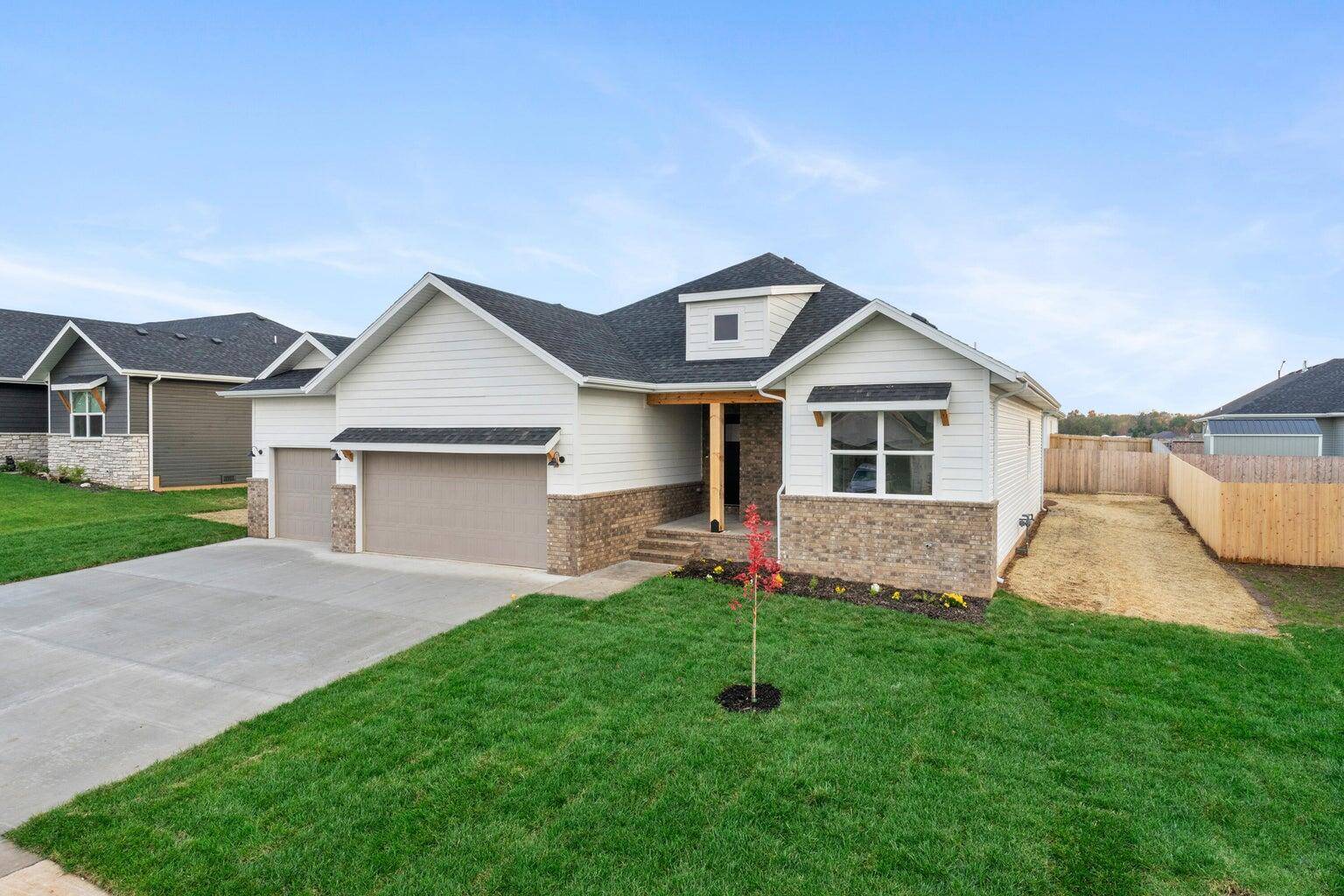 697 S Reaghan LN, Republic, MO 65738