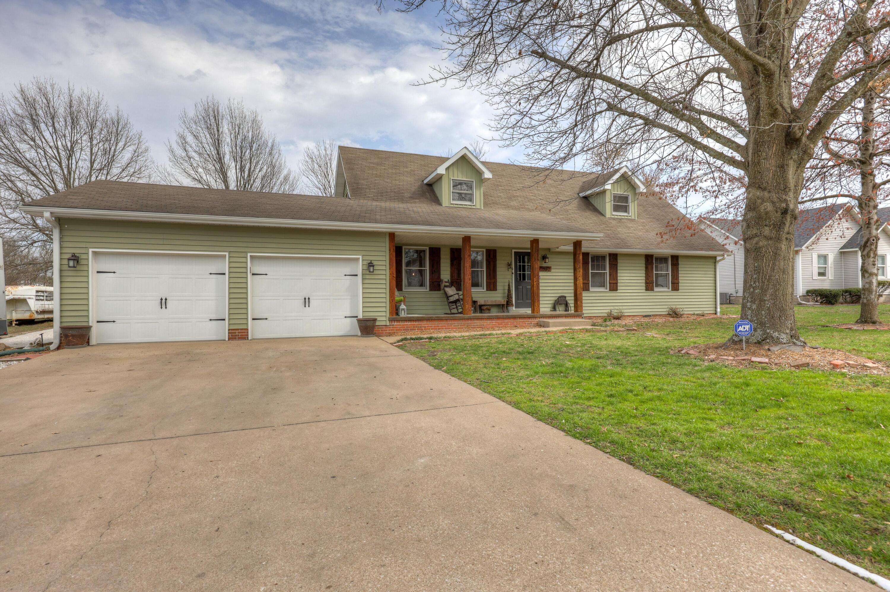 2032 Alison ST, Carthage, MO 64836