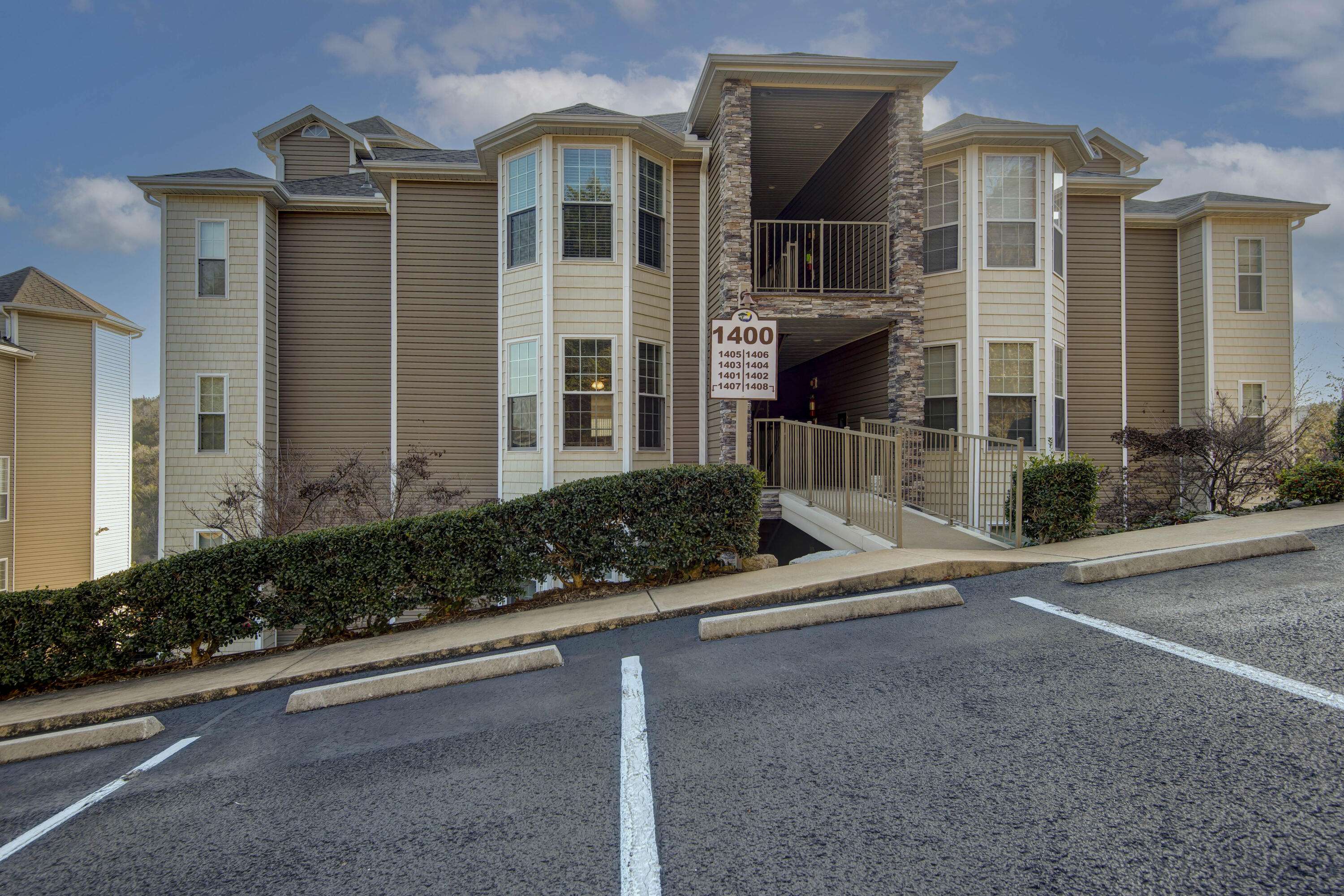 1403 Rocky Shore TER, Kimberling City, MO 65686