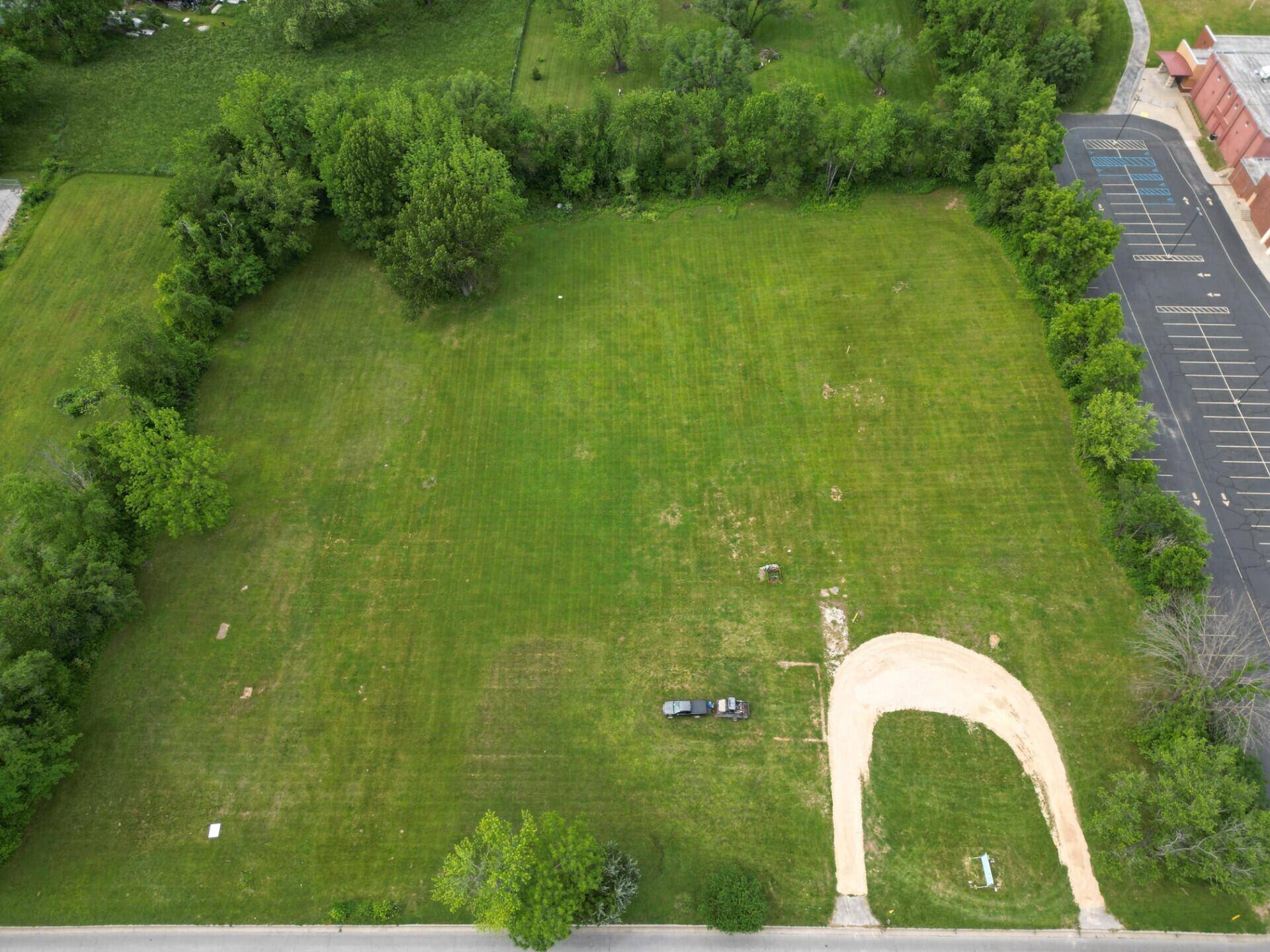 319 E Farm Rd 182, Springfield, MO 65810