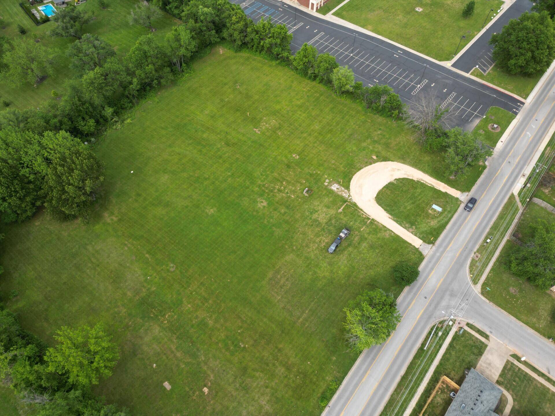 319 E Farm Rd 182, Springfield, MO 65810