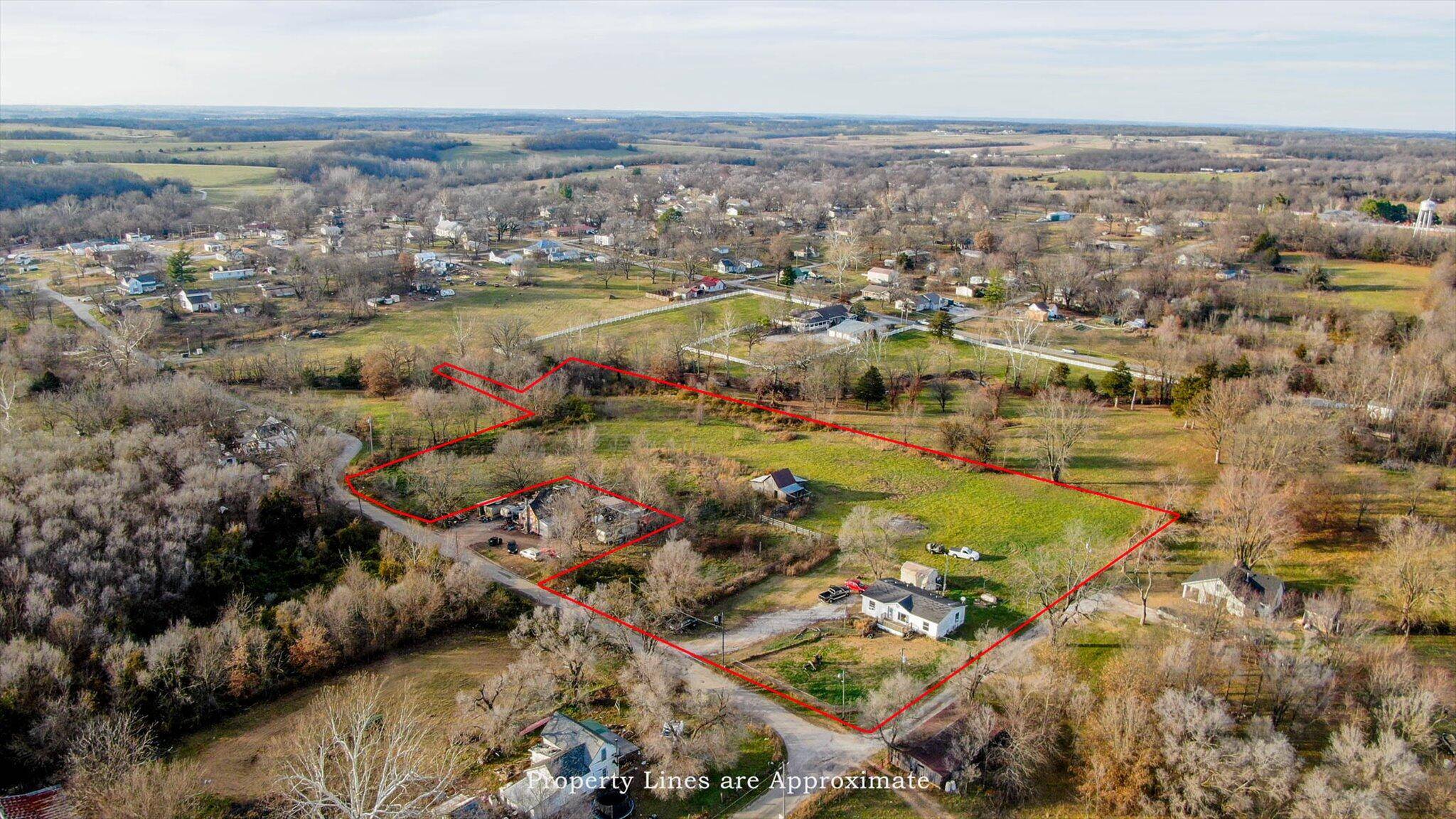 551 E Dunkle ST, Everton, MO 65646