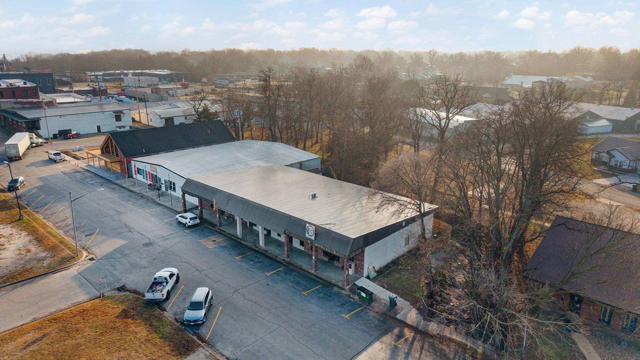 302 W Jackson ST, Bolivar, MO 65613