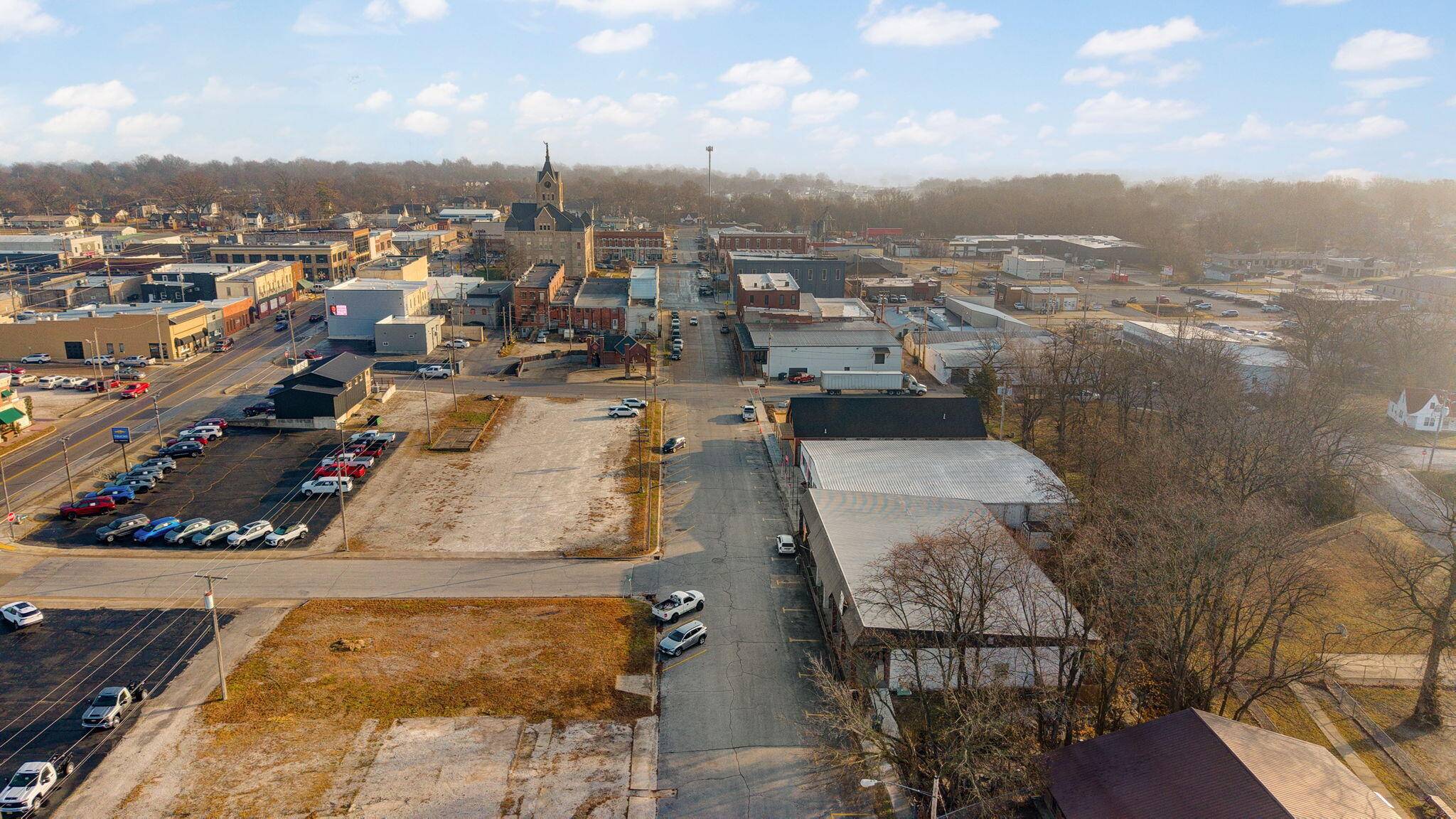302 W Jackson ST, Bolivar, MO 65613