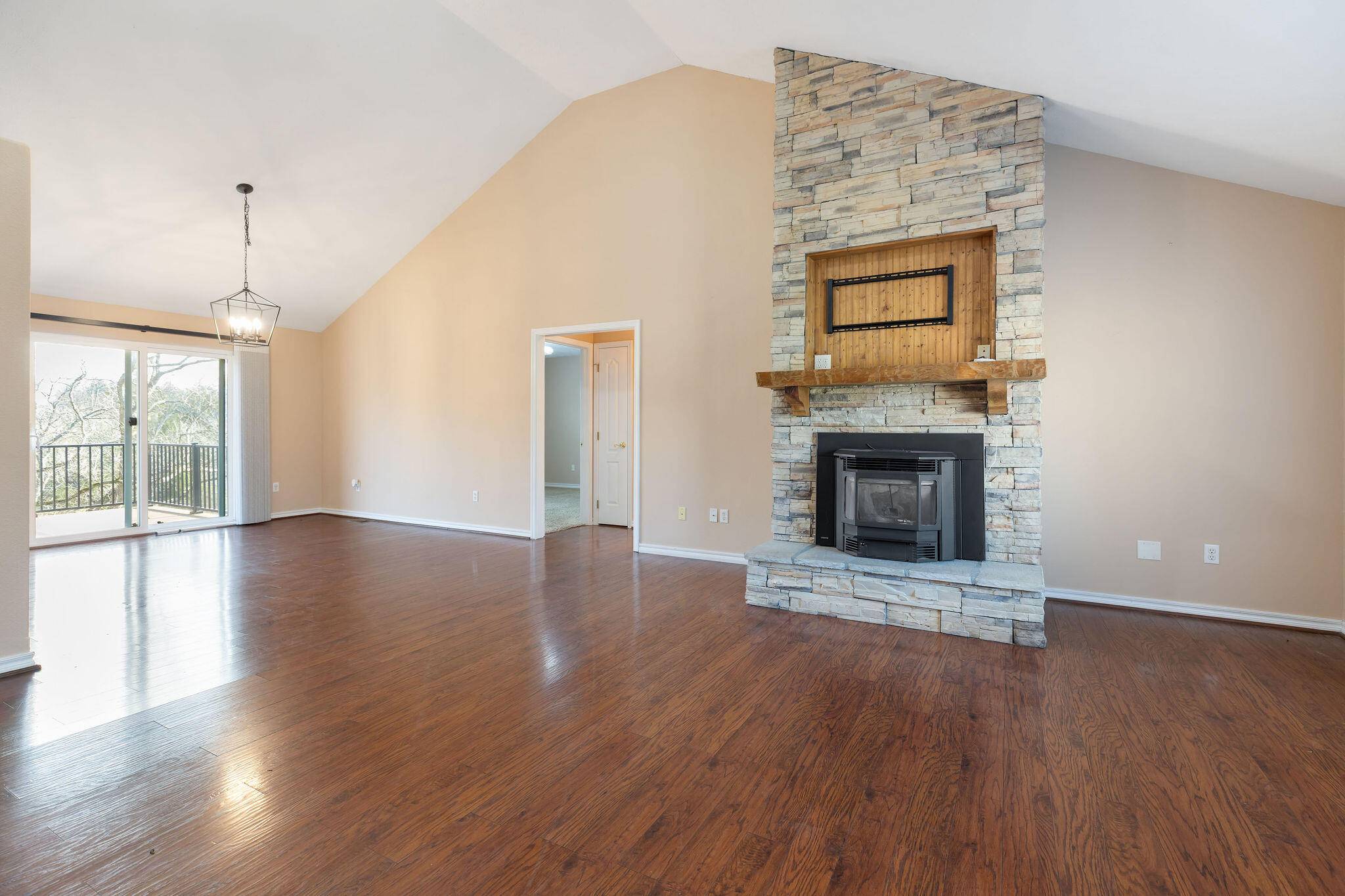 185 Old Meadow LN, Branson, MO 65616