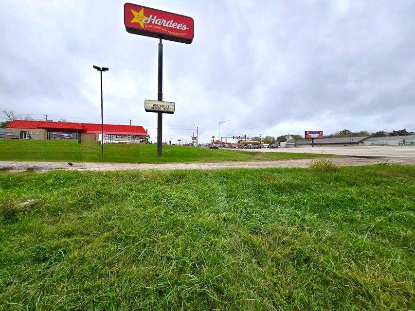 820 S Sam Houston BLVD, Houston, MO 65483