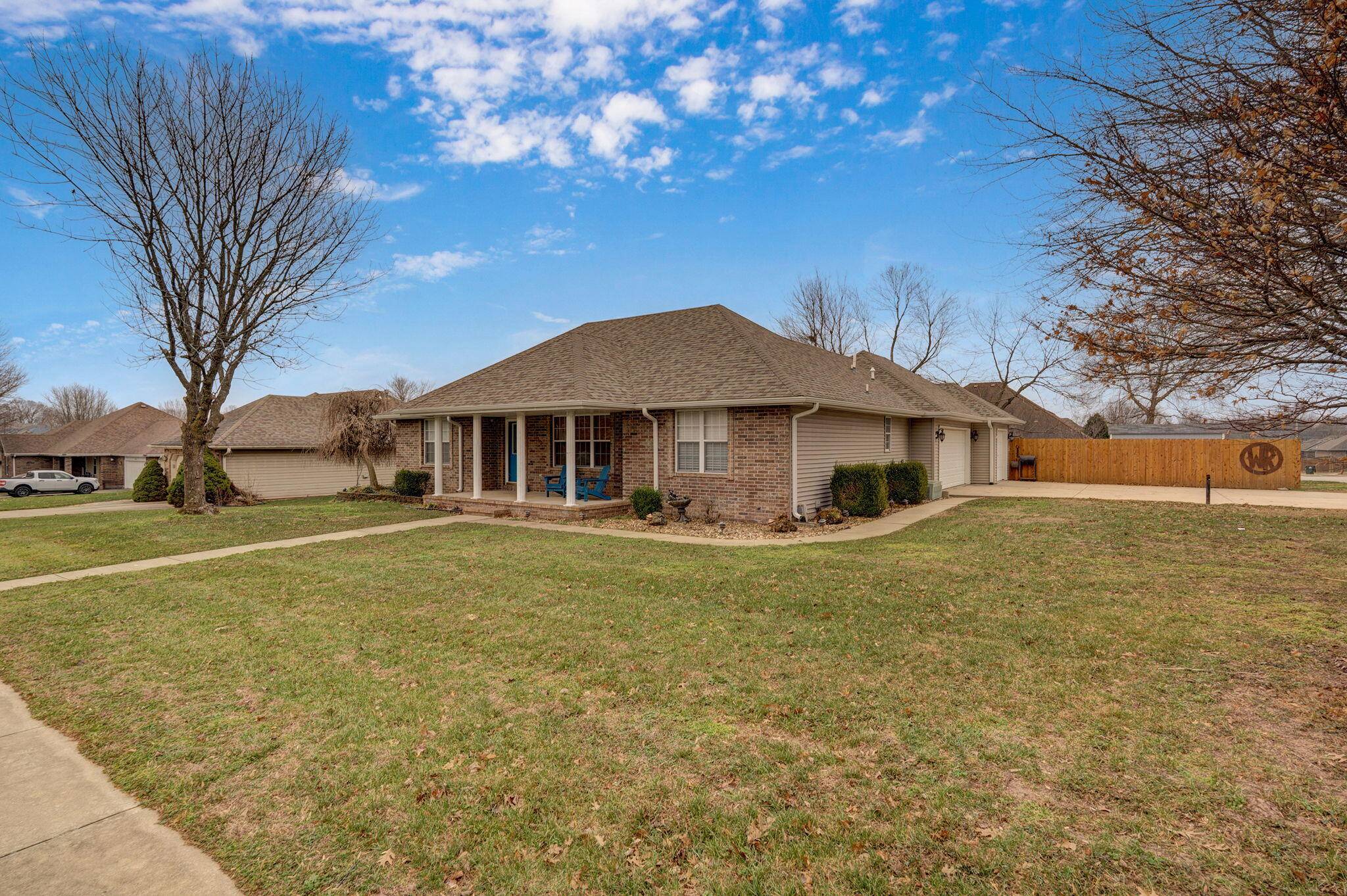 1302 E Primrose LN, Republic, MO 65738
