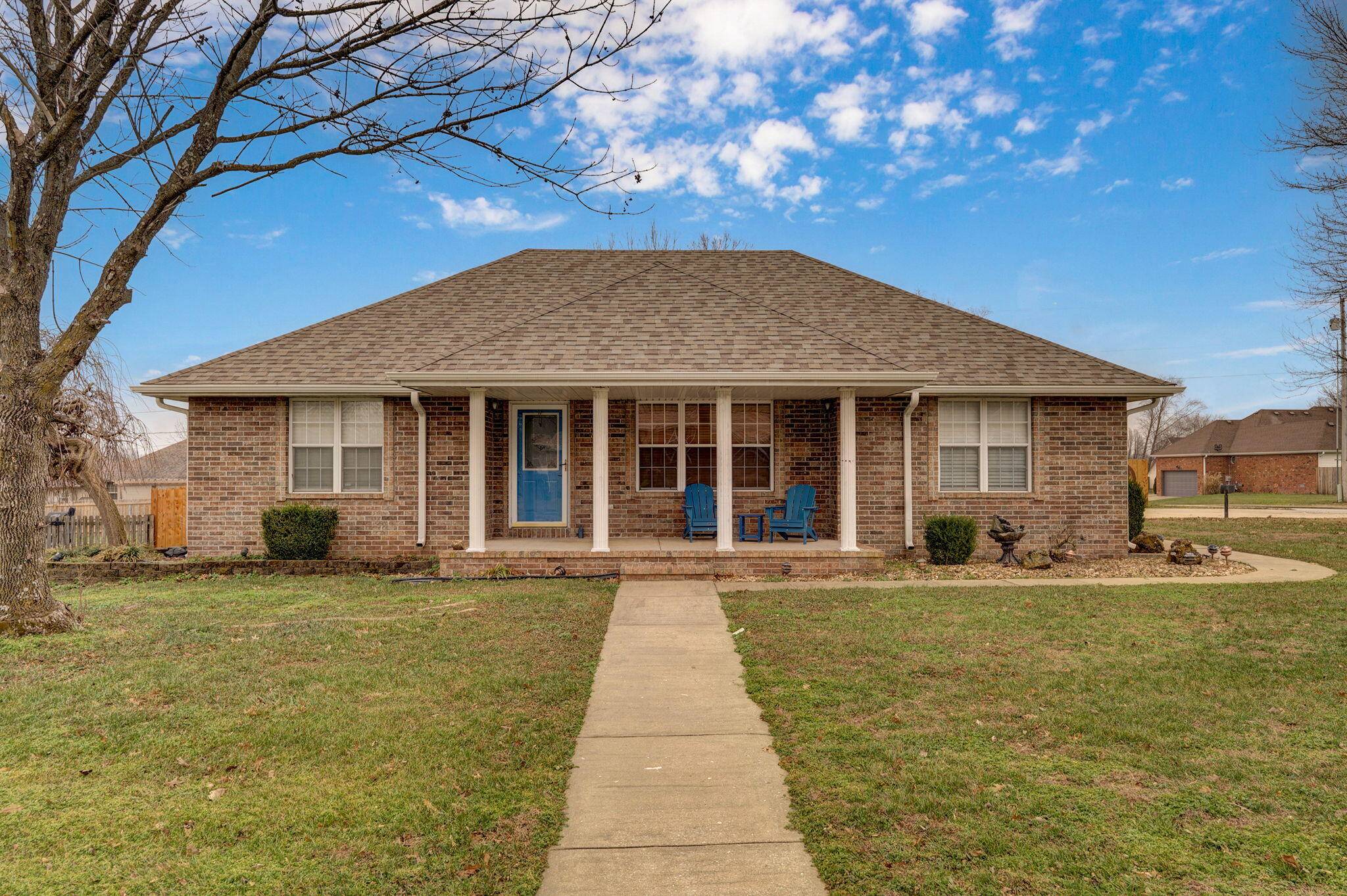 1302 E Primrose LN, Republic, MO 65738