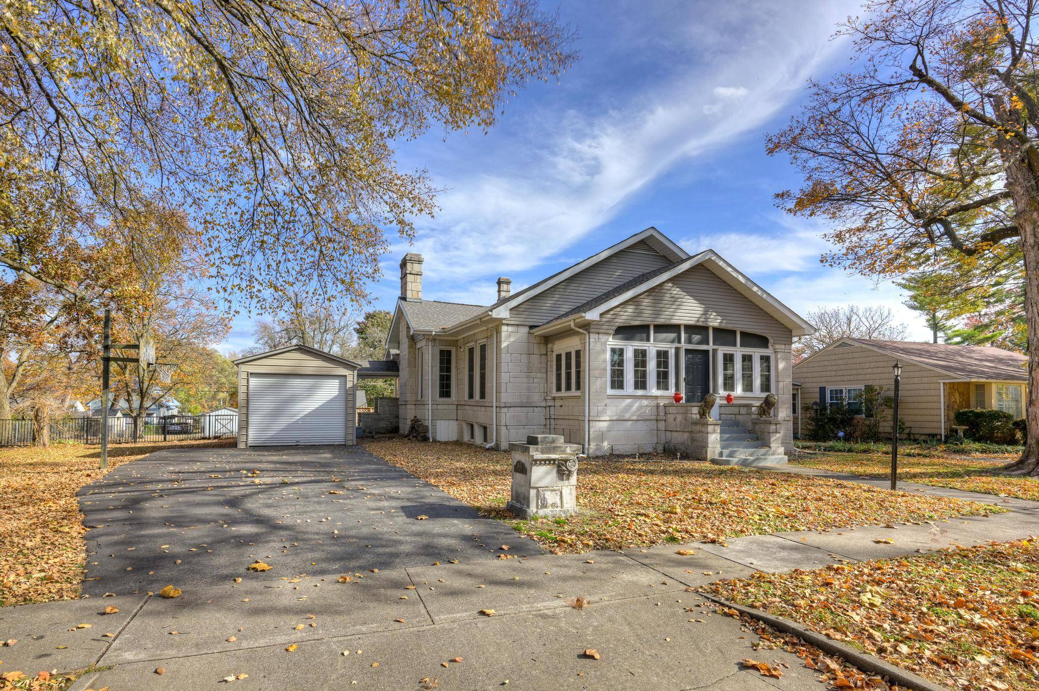 1830 S Maple ST, Carthage, MO 64836