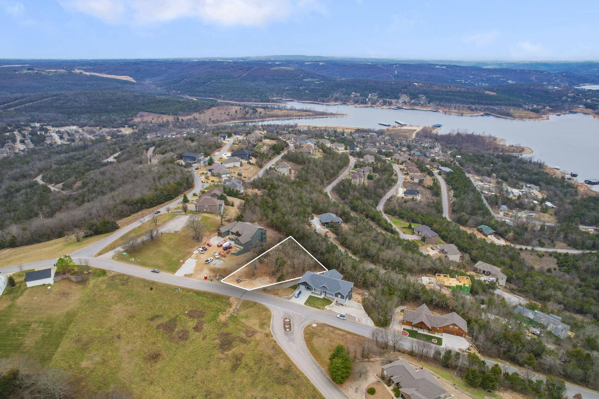 195 Emerald Pointe RD, Hollister, MO 65672