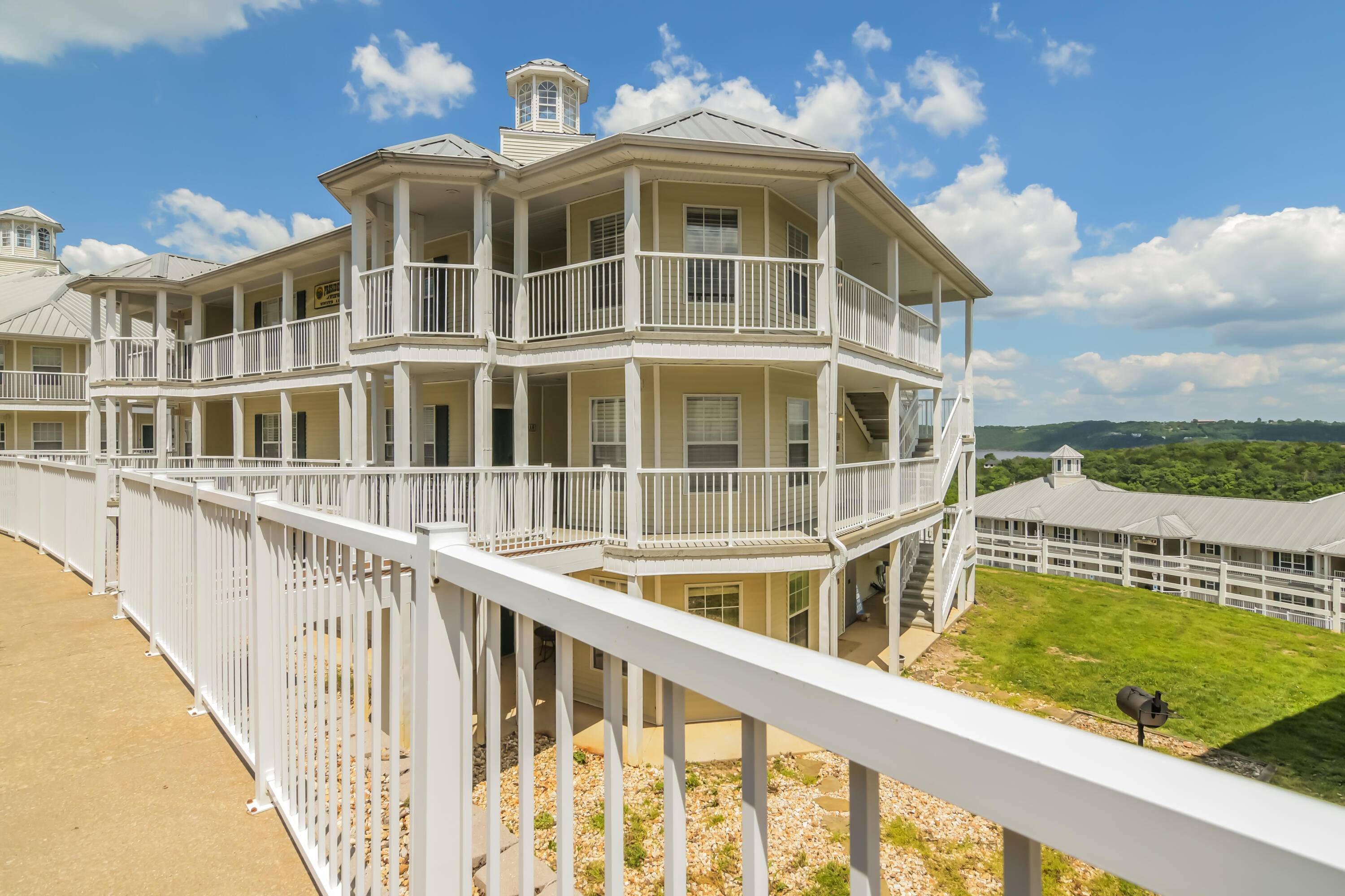 635 Ozark Mountain Resort Drive #115, Kimberling City, MO 65686