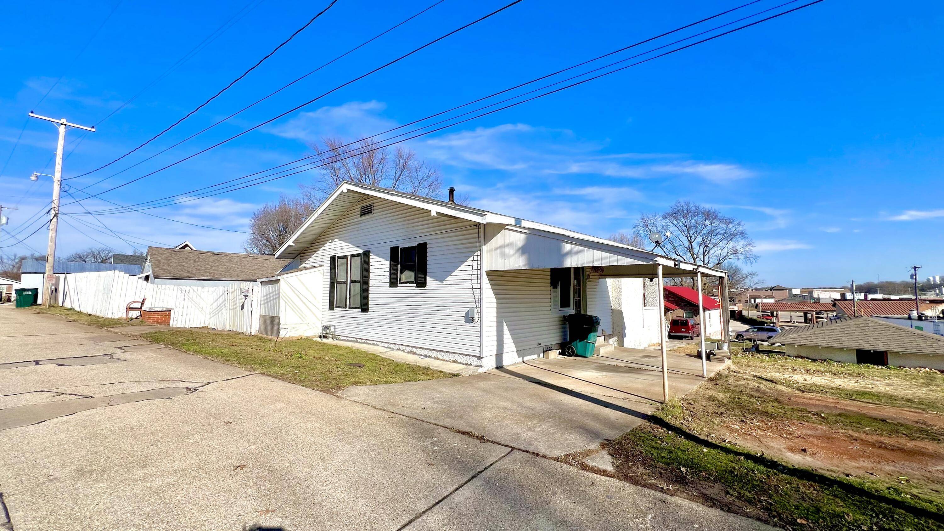 212 N Central AVE, Monett, MO 65708