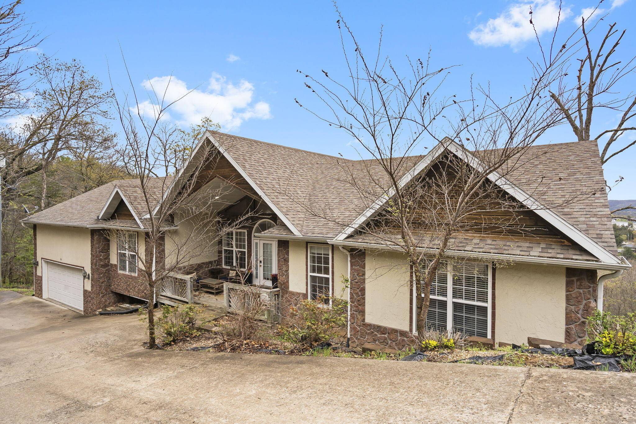 10 Greenview DR, Kimberling City, MO 65686