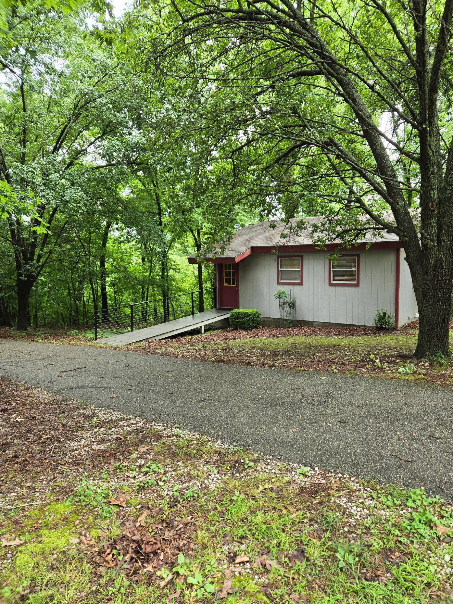 56 Thompson LN, Noel, MO 64854
