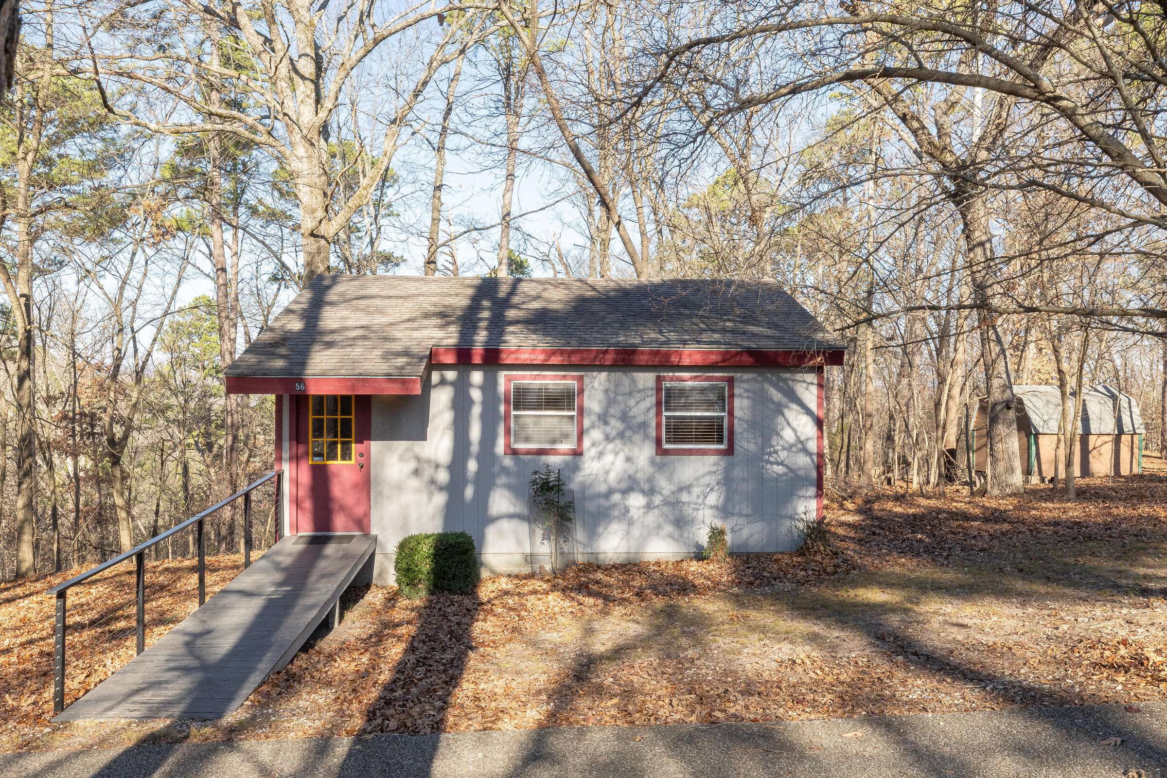 56 Thompson LN, Noel, MO 64854