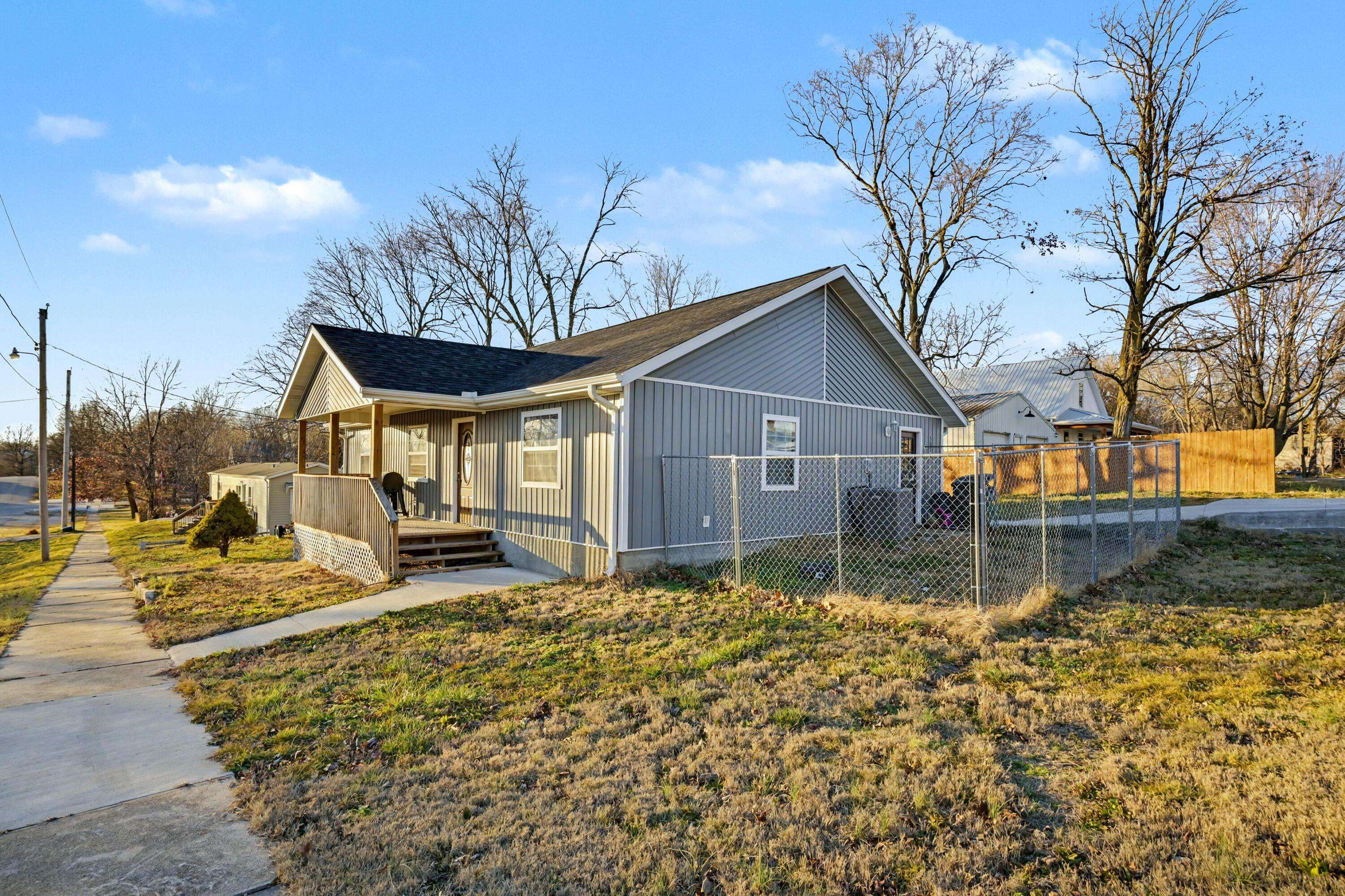 301 N Myrtle ST, Pierce City, MO 65723