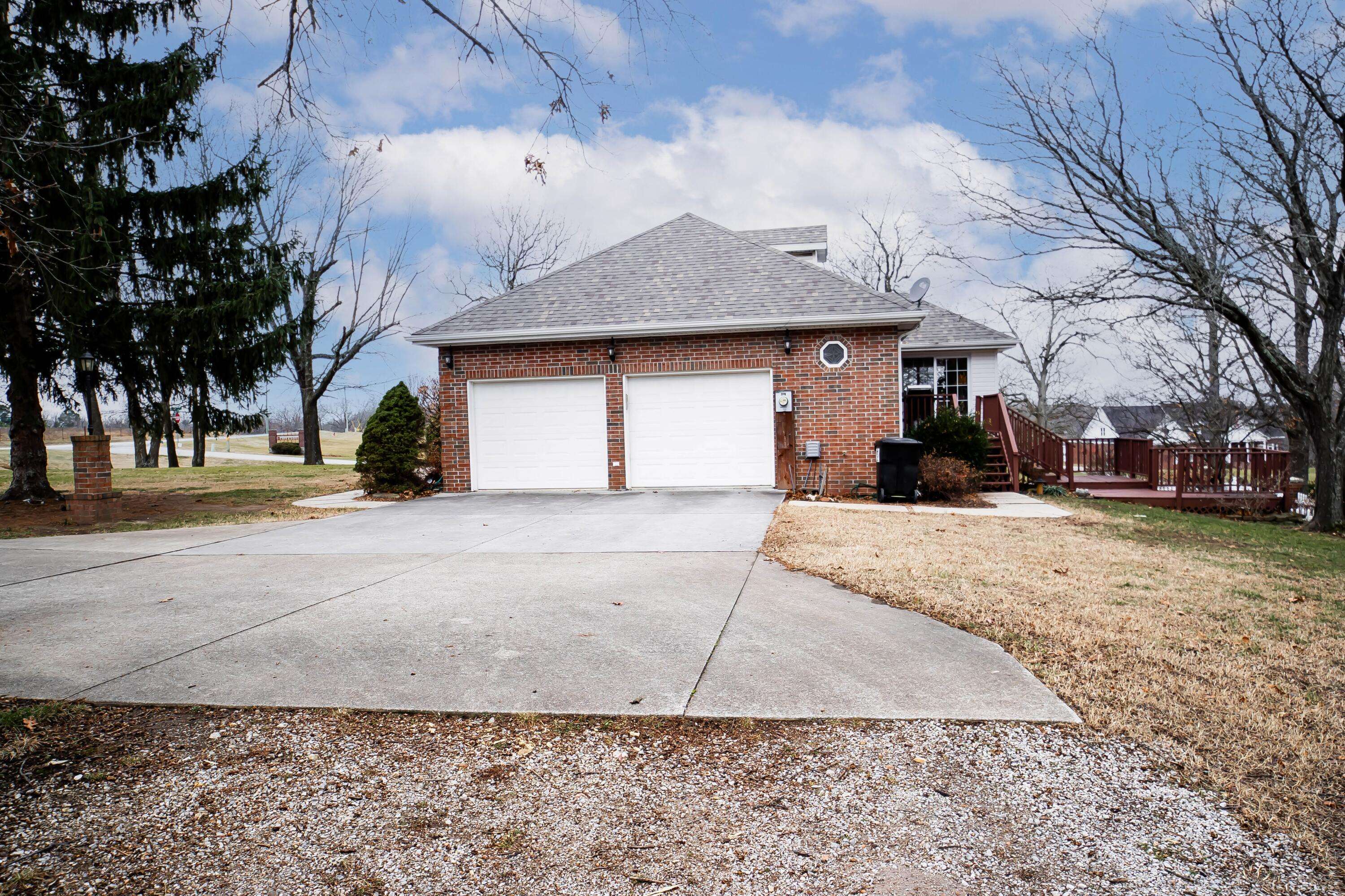 841 E Hubble DR, Marshfield, MO 65706