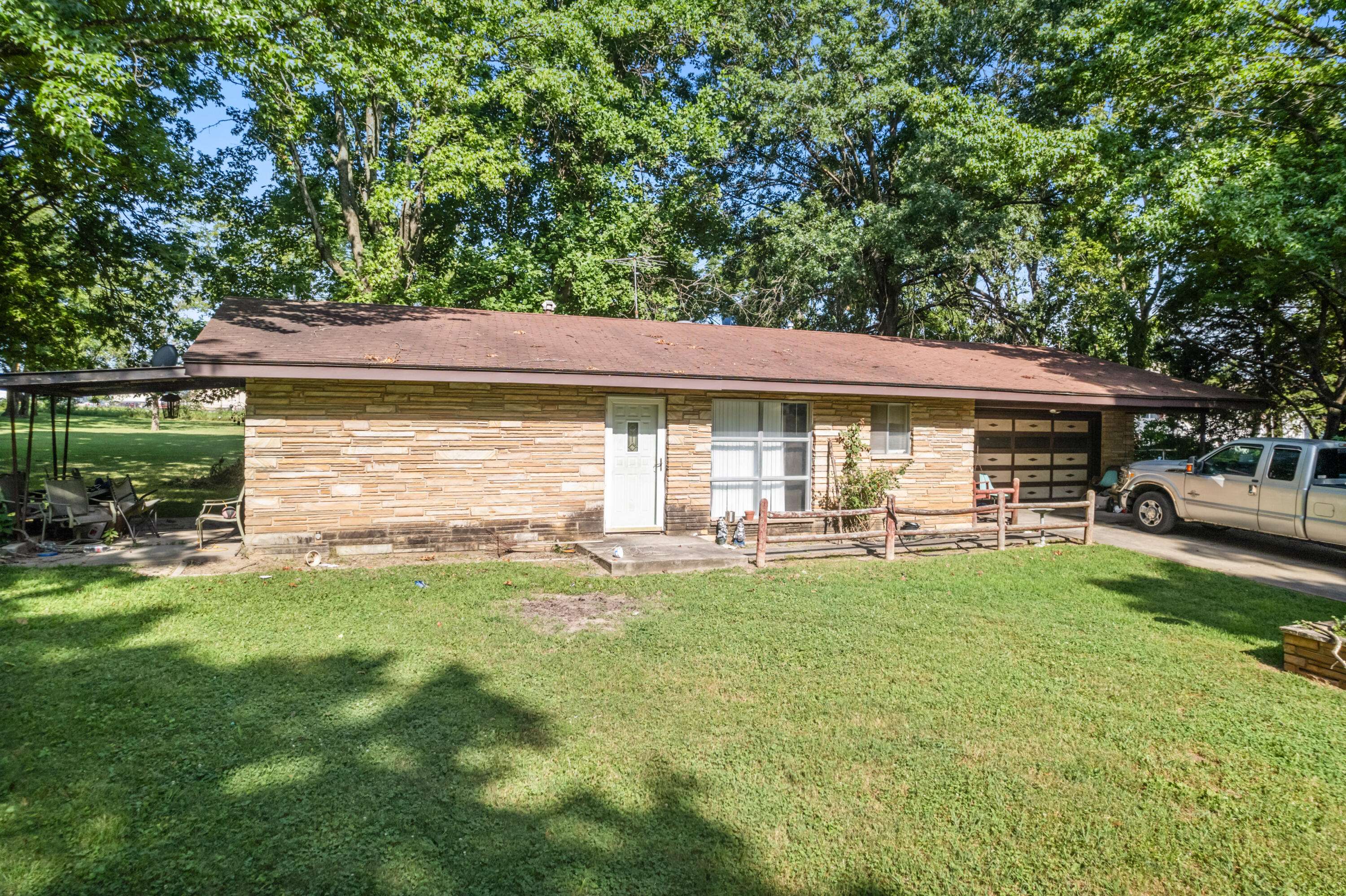1721 N Pine ST, Nixa, MO 65714