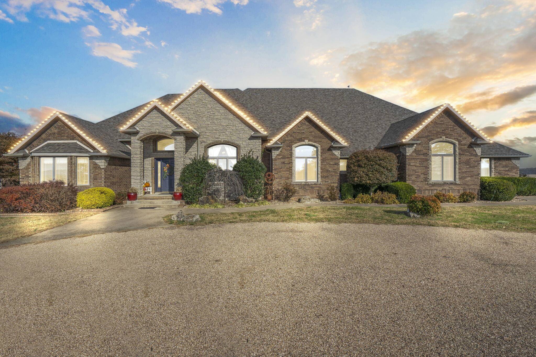 27082 State Highway J, Golden, MO 65658
