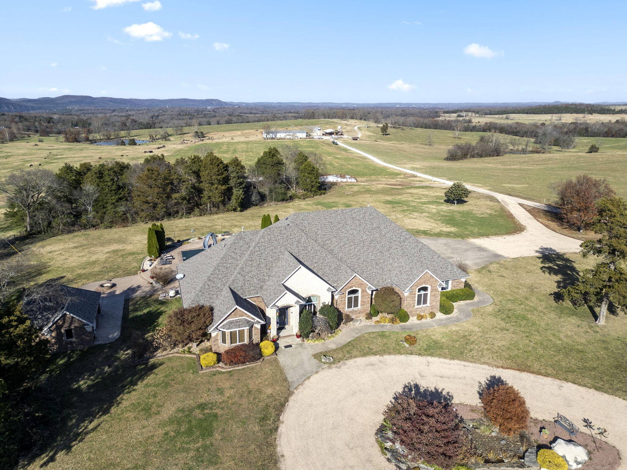 27082 State Highway J, Golden, MO 65658