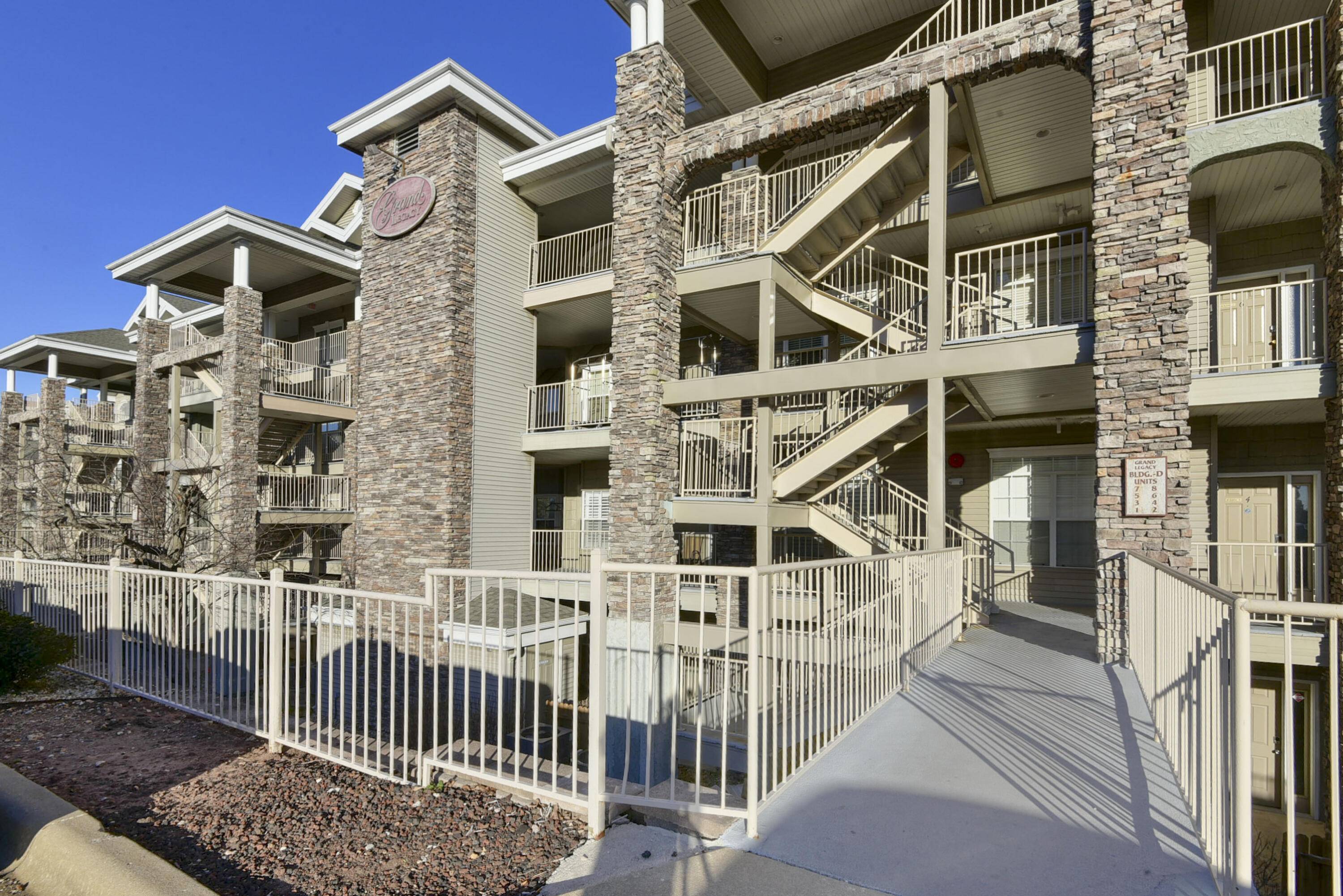 200 Glory RD #D3, Branson, MO 65616