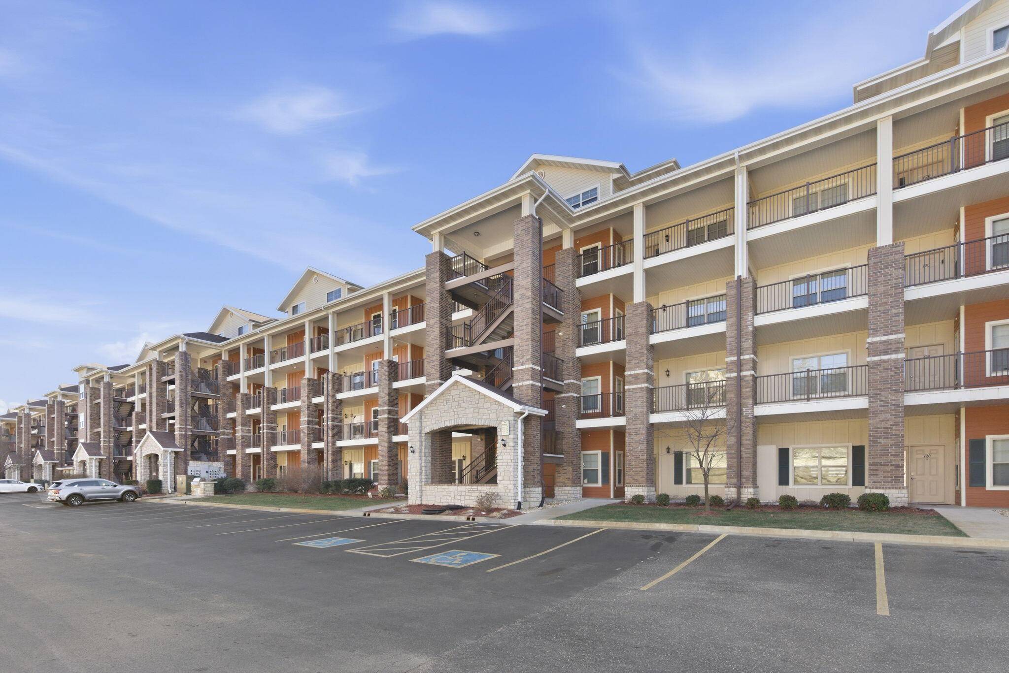 200 Majestic DR #118, Branson, MO 65616