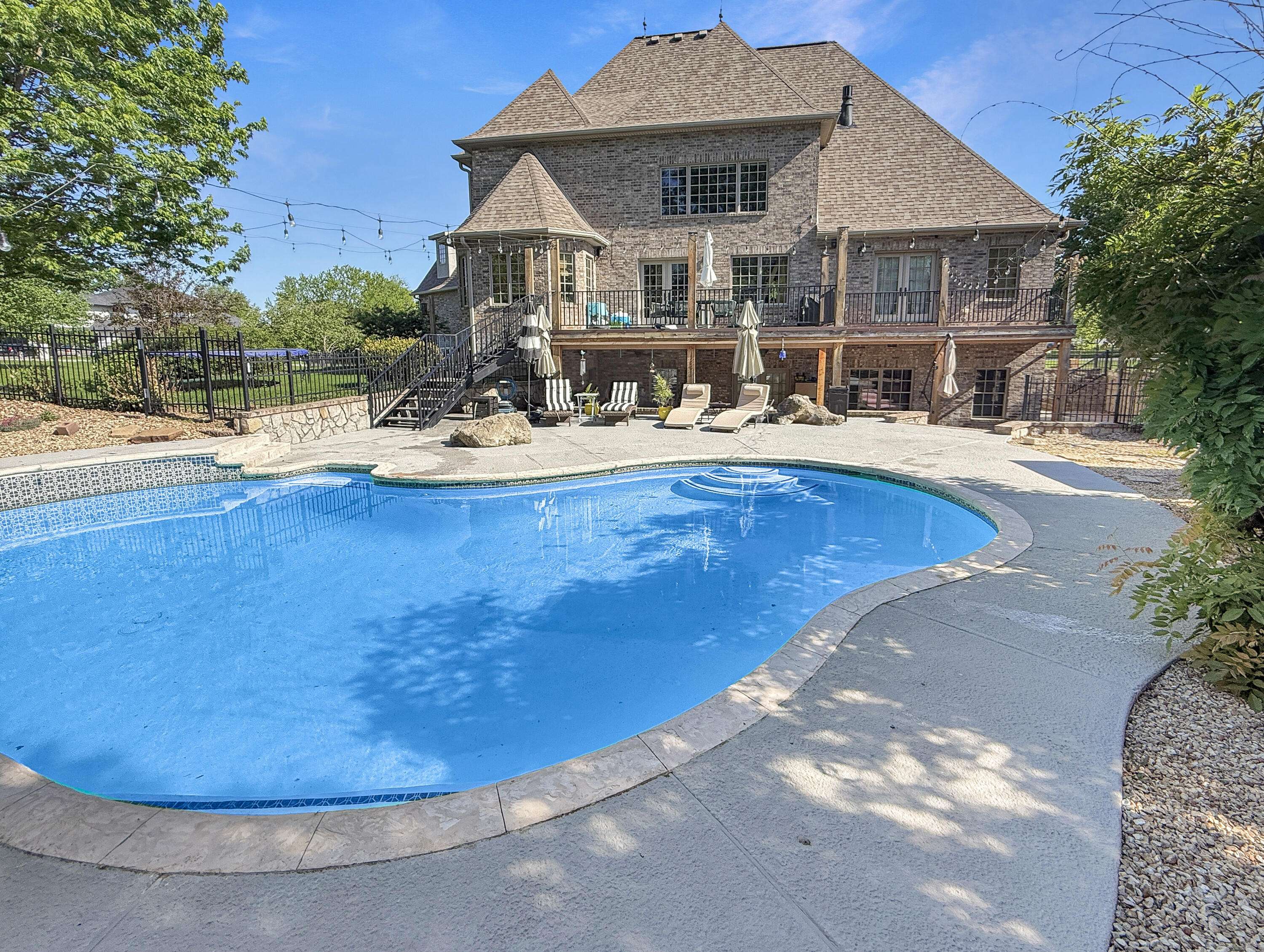 2000 Beau DR, Carthage, MO 64836