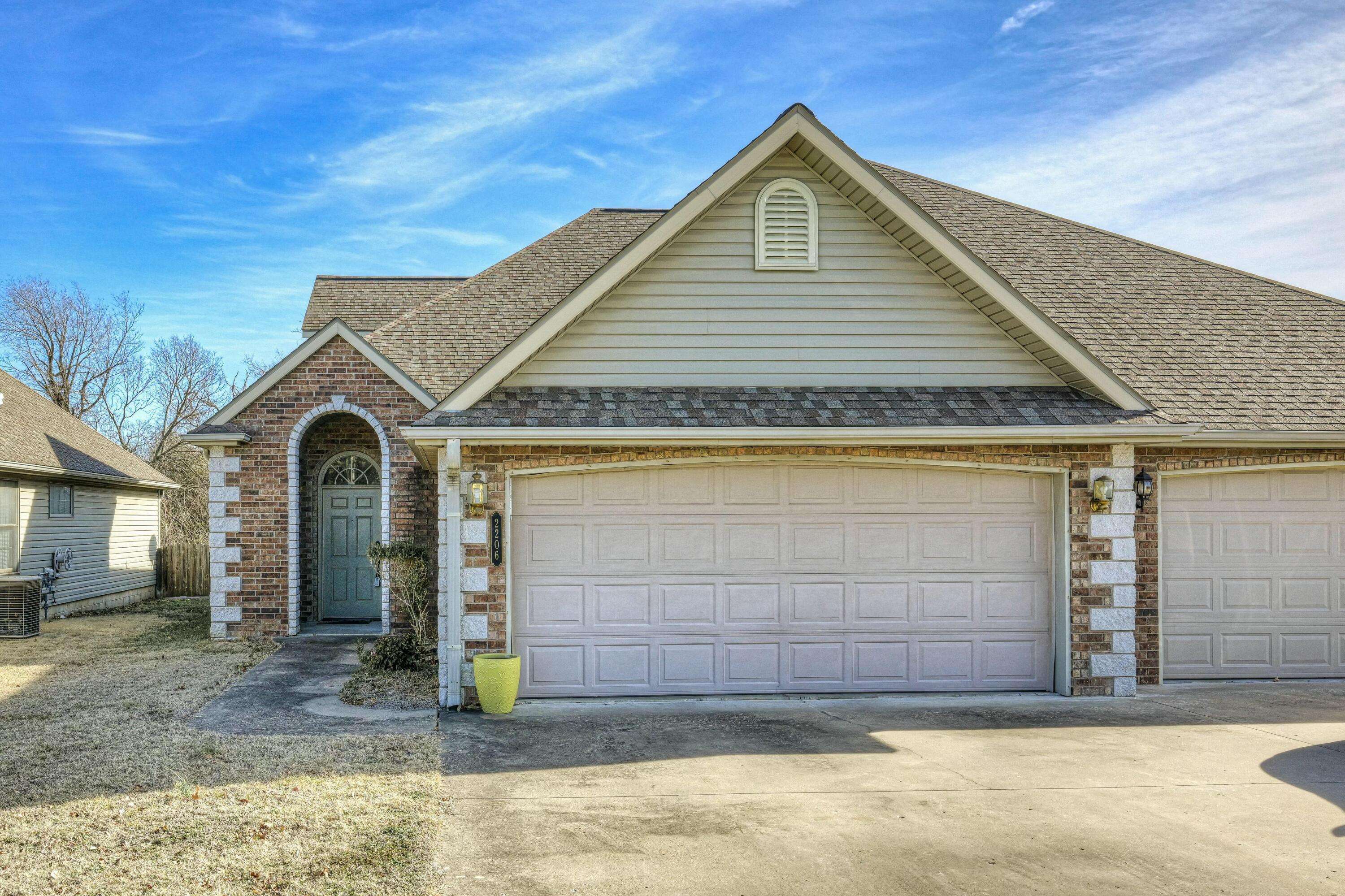 2206 Benjamin DR, Carthage, MO 64836