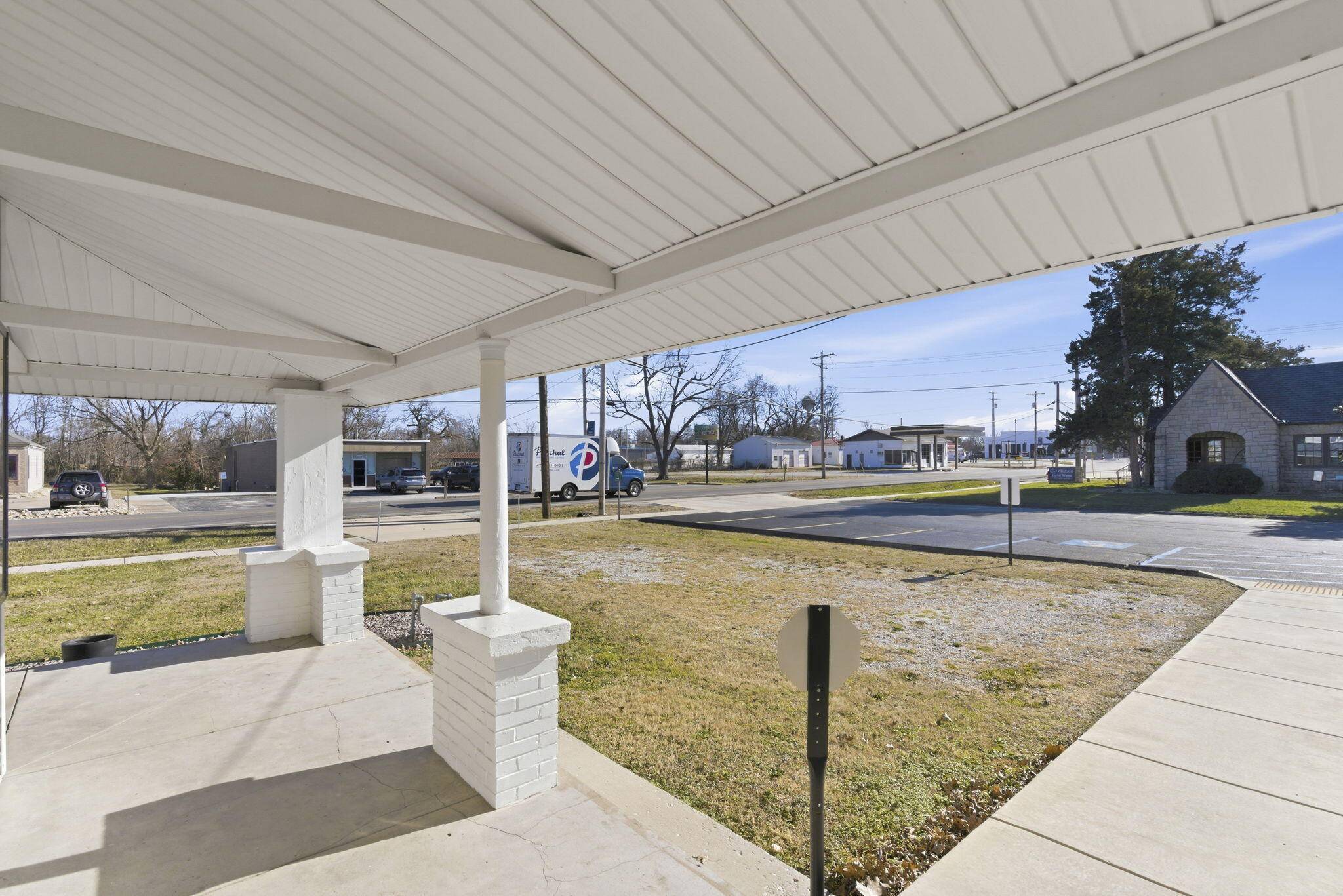 205 N Main ST #B, Nixa, MO 65714