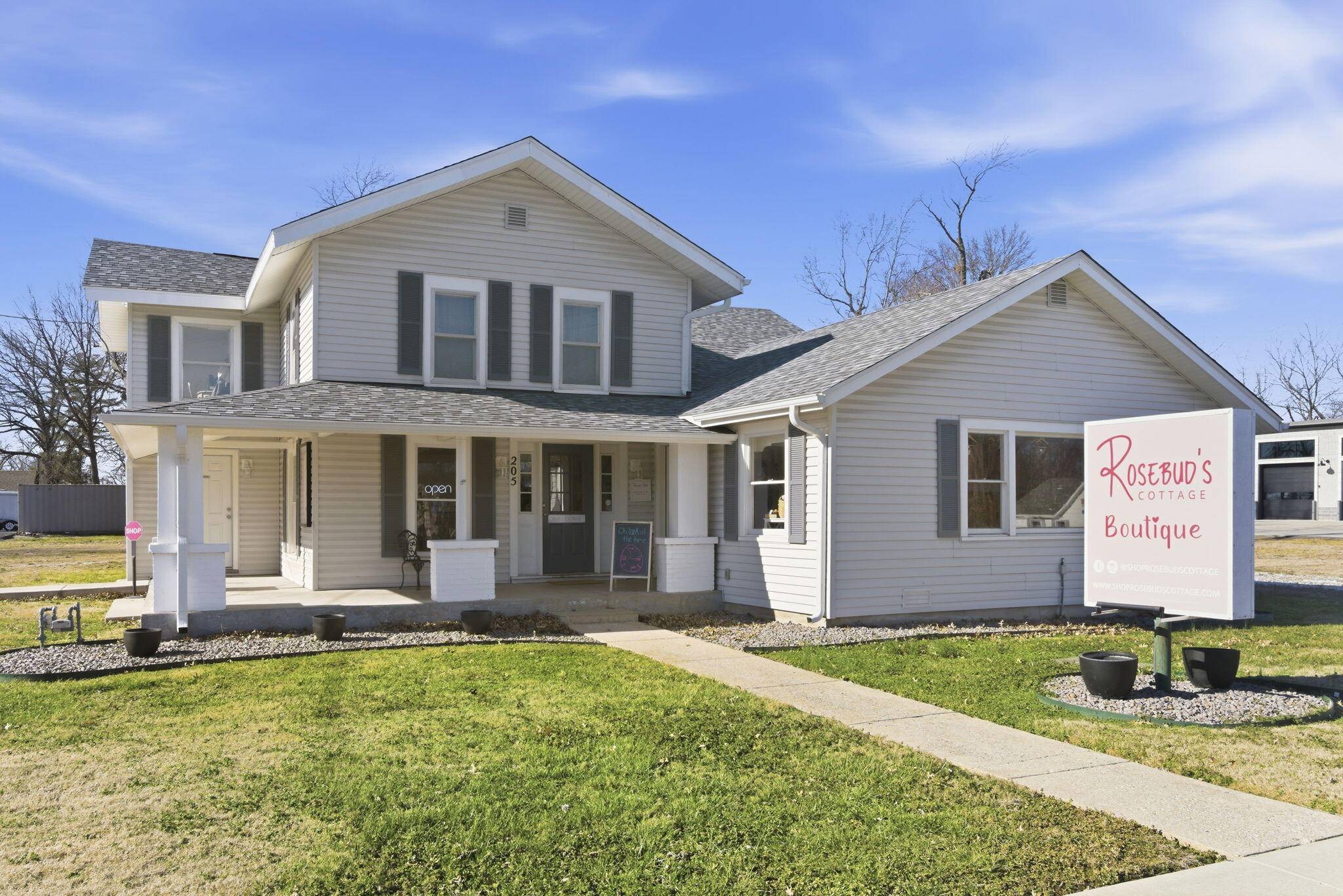 205 N Main ST #B, Nixa, MO 65714