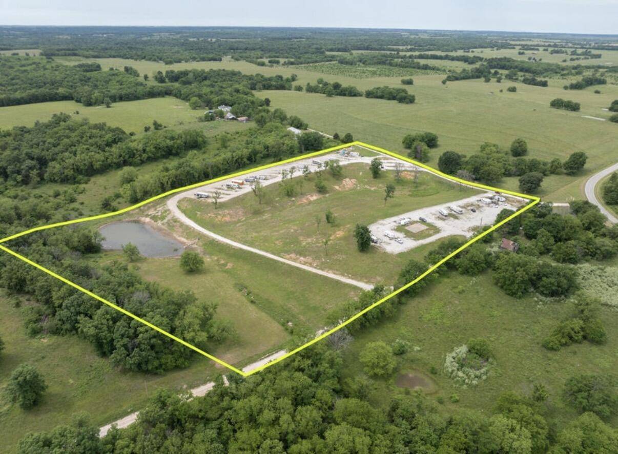 112 E Dade 22, Arcola, MO 65603
