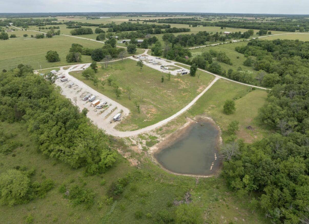 112 E Dade 22, Arcola, MO 65603