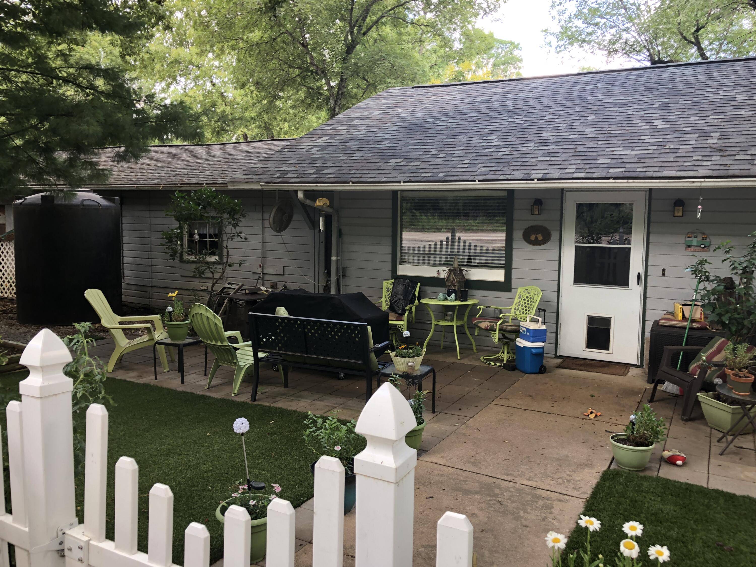 2325 Fout RD, Gamaliel, AR 72537