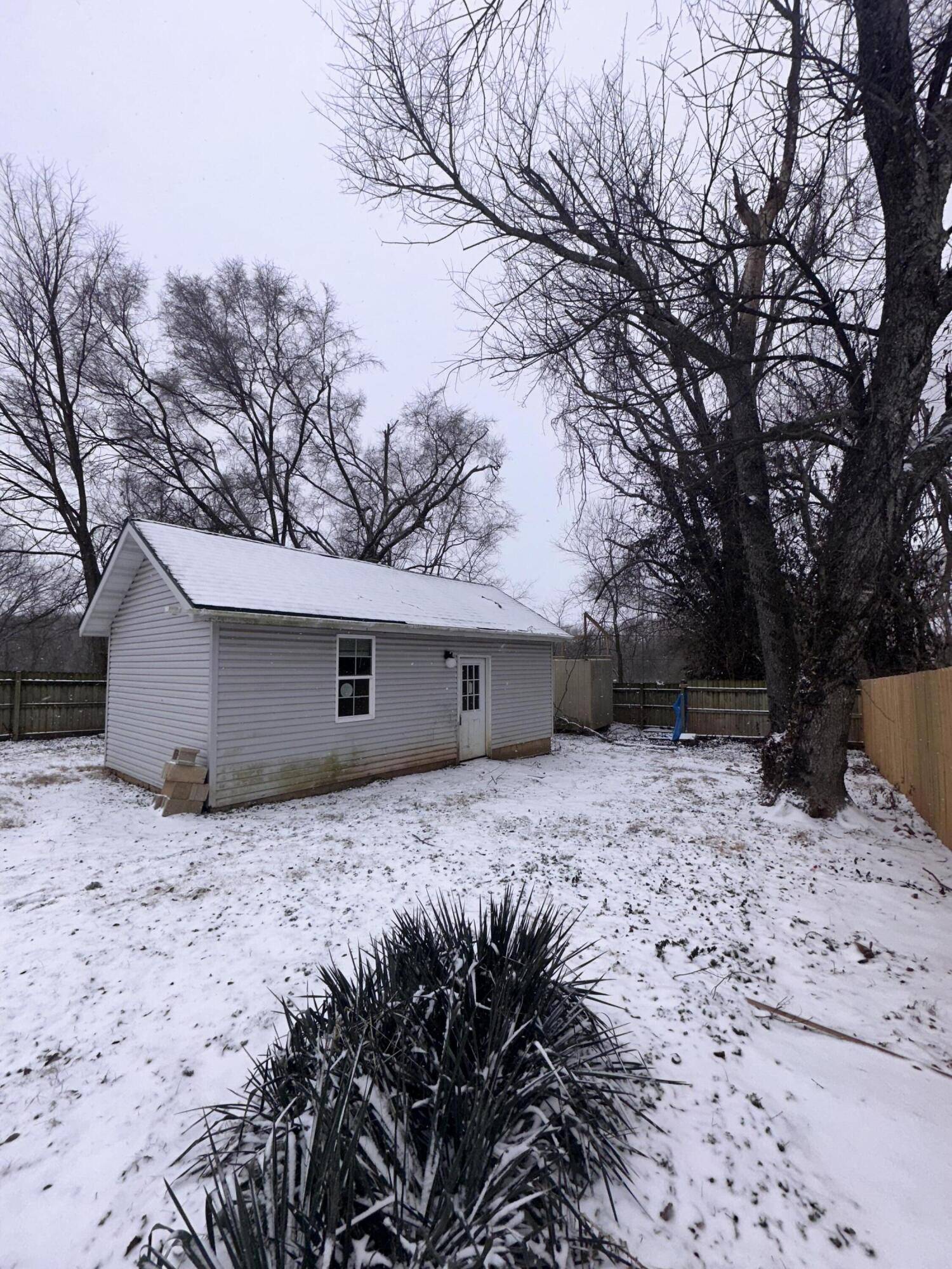 1105 S Overhill AVE, Springfield, MO 65802