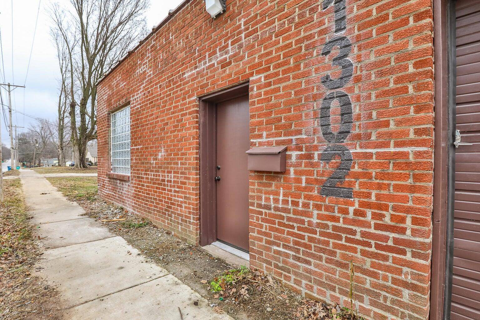 1302 E Blaine ST, Springfield, MO 65803