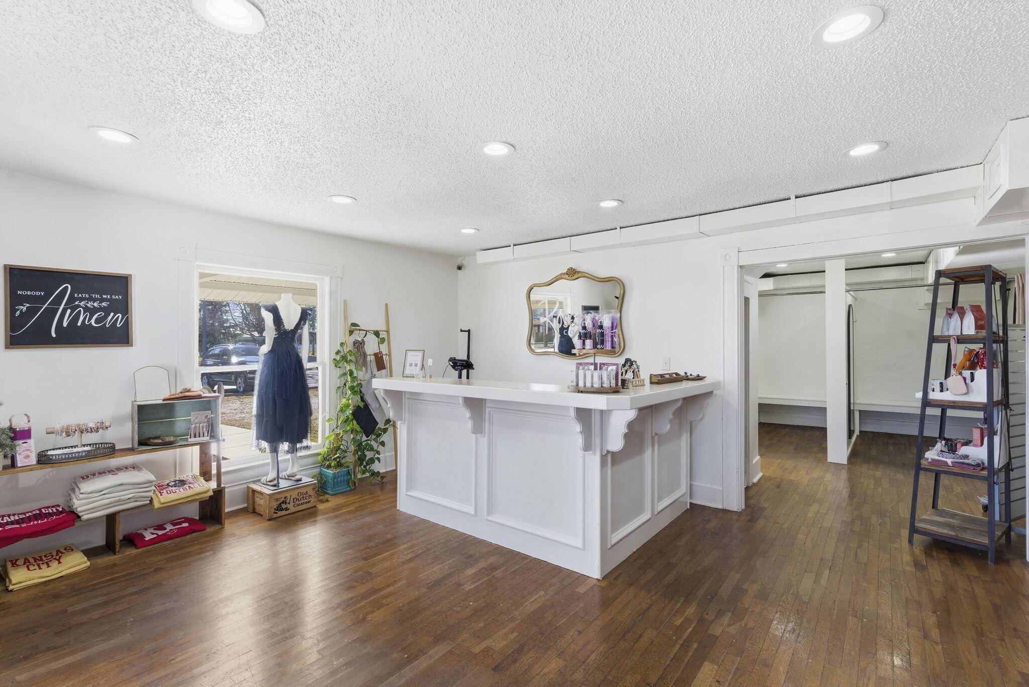 205 N Main ST #A, Nixa, MO 65714