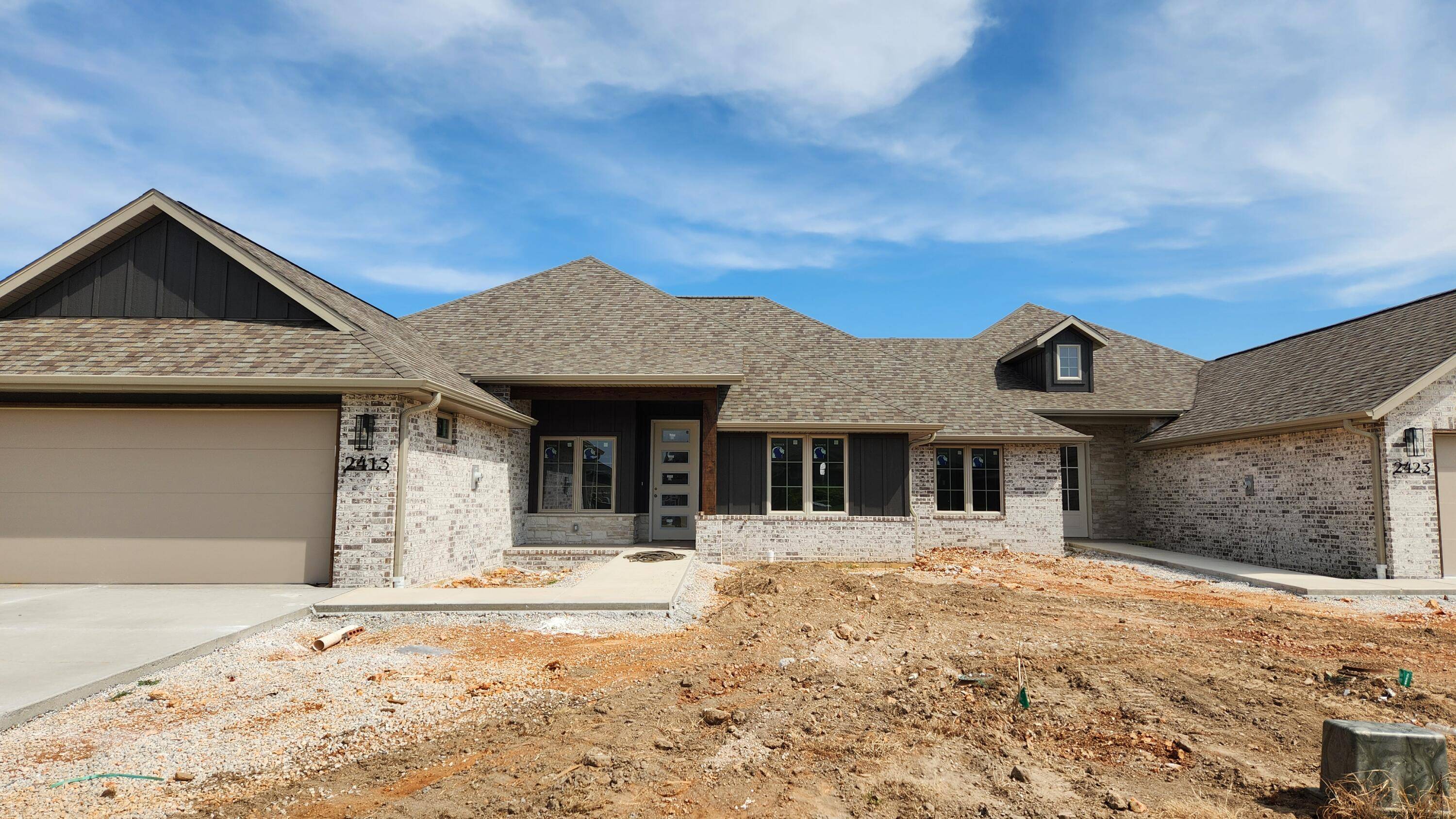2413 E Swallow ST, Springfield, MO 65804