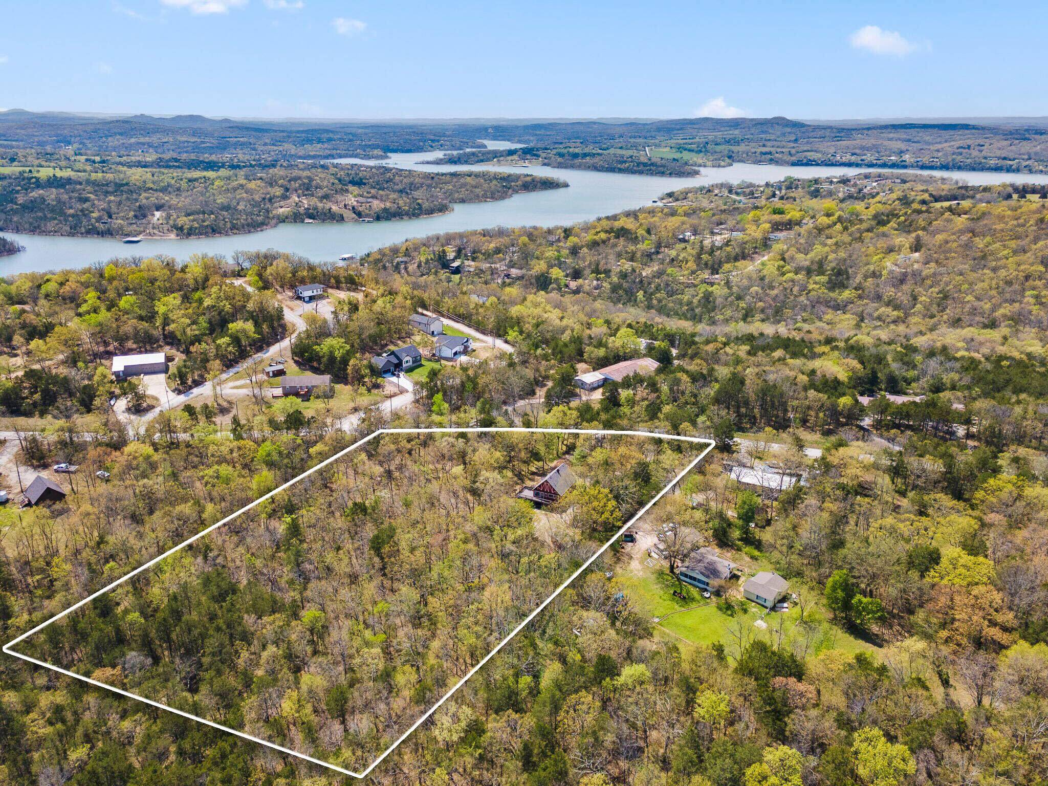 418 Briar Cliff RD, Lampe, MO 65681