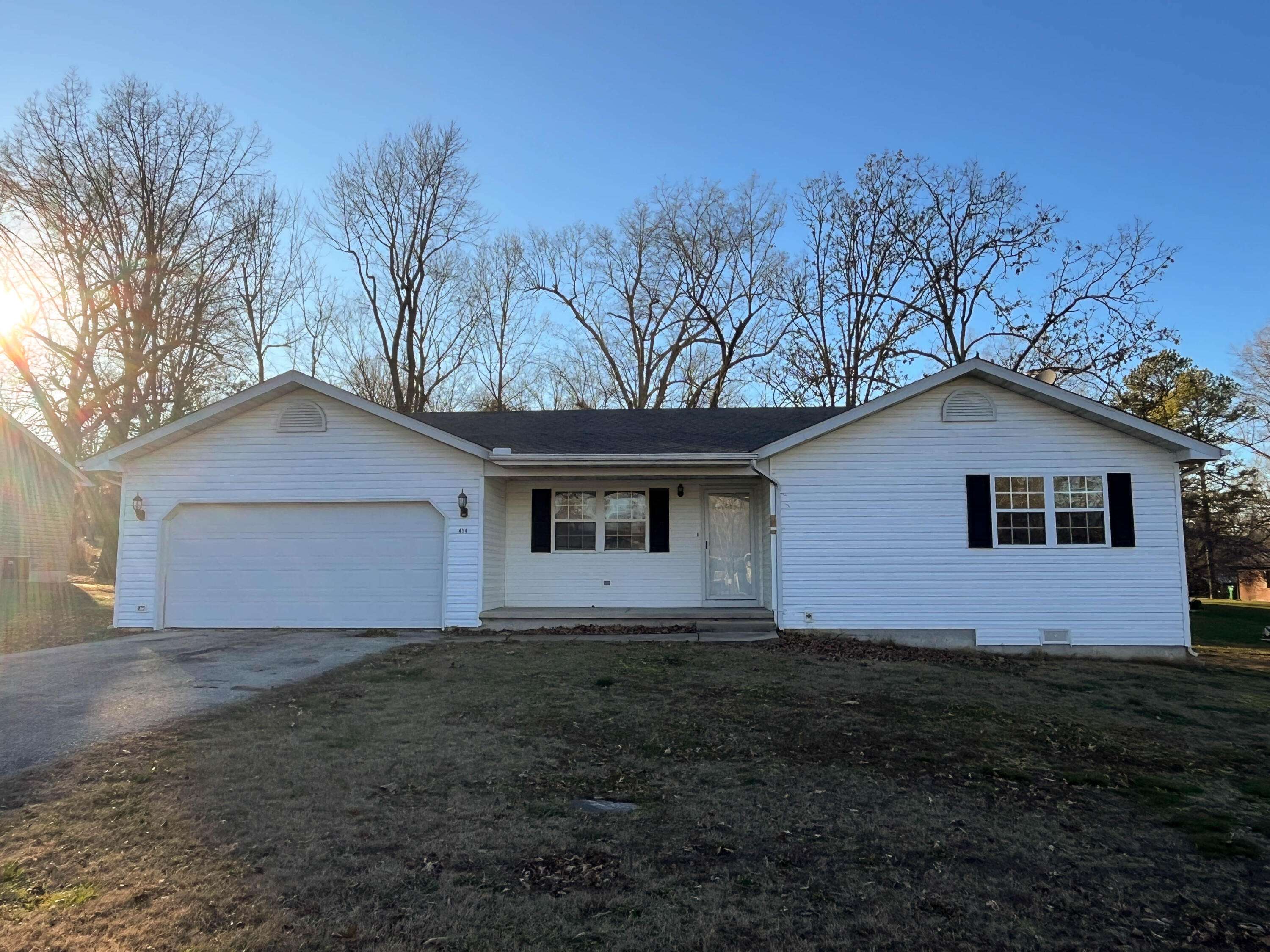 414 Regina AVE, Thayer, MO 65791