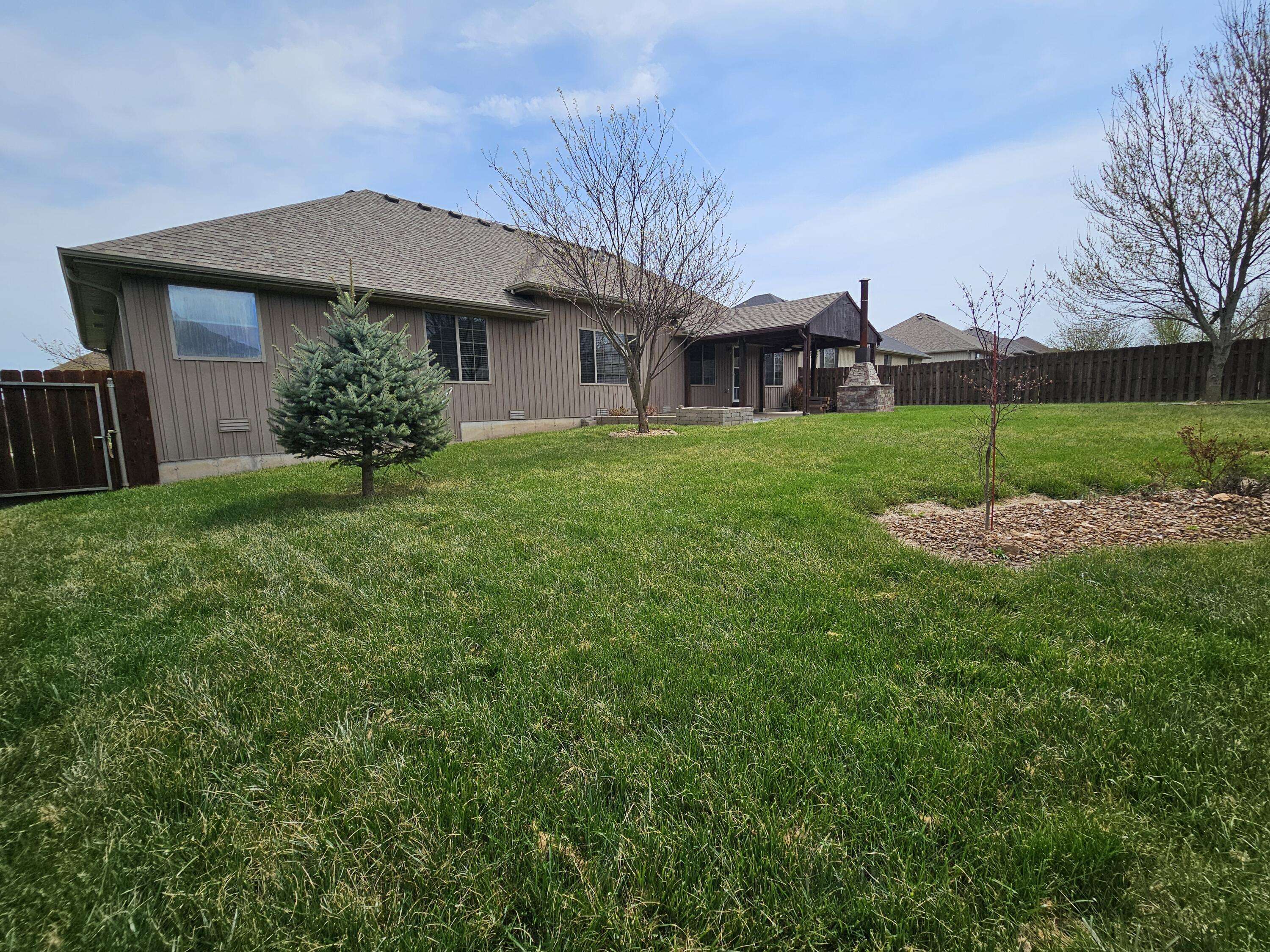1401 S Natchez RD, Republic, MO 65738
