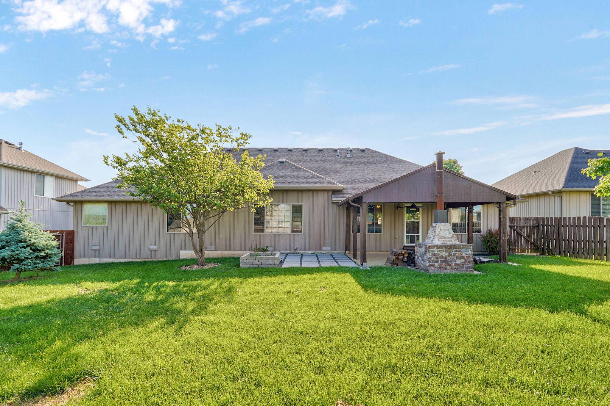1401 S Natchez RD, Republic, MO 65738