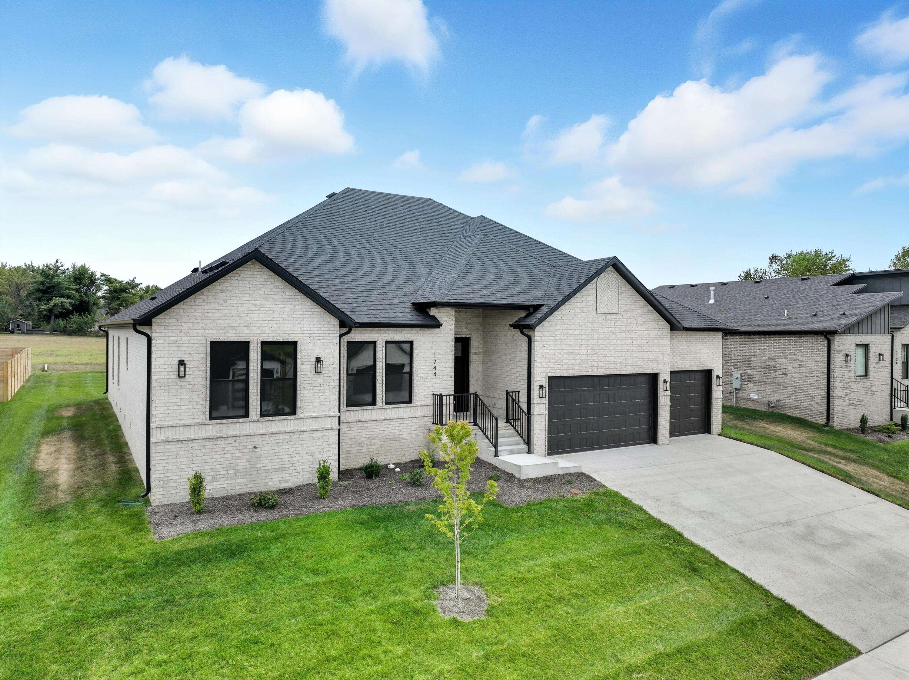 1744 E Cobblestone DR, Ozark, MO 65721