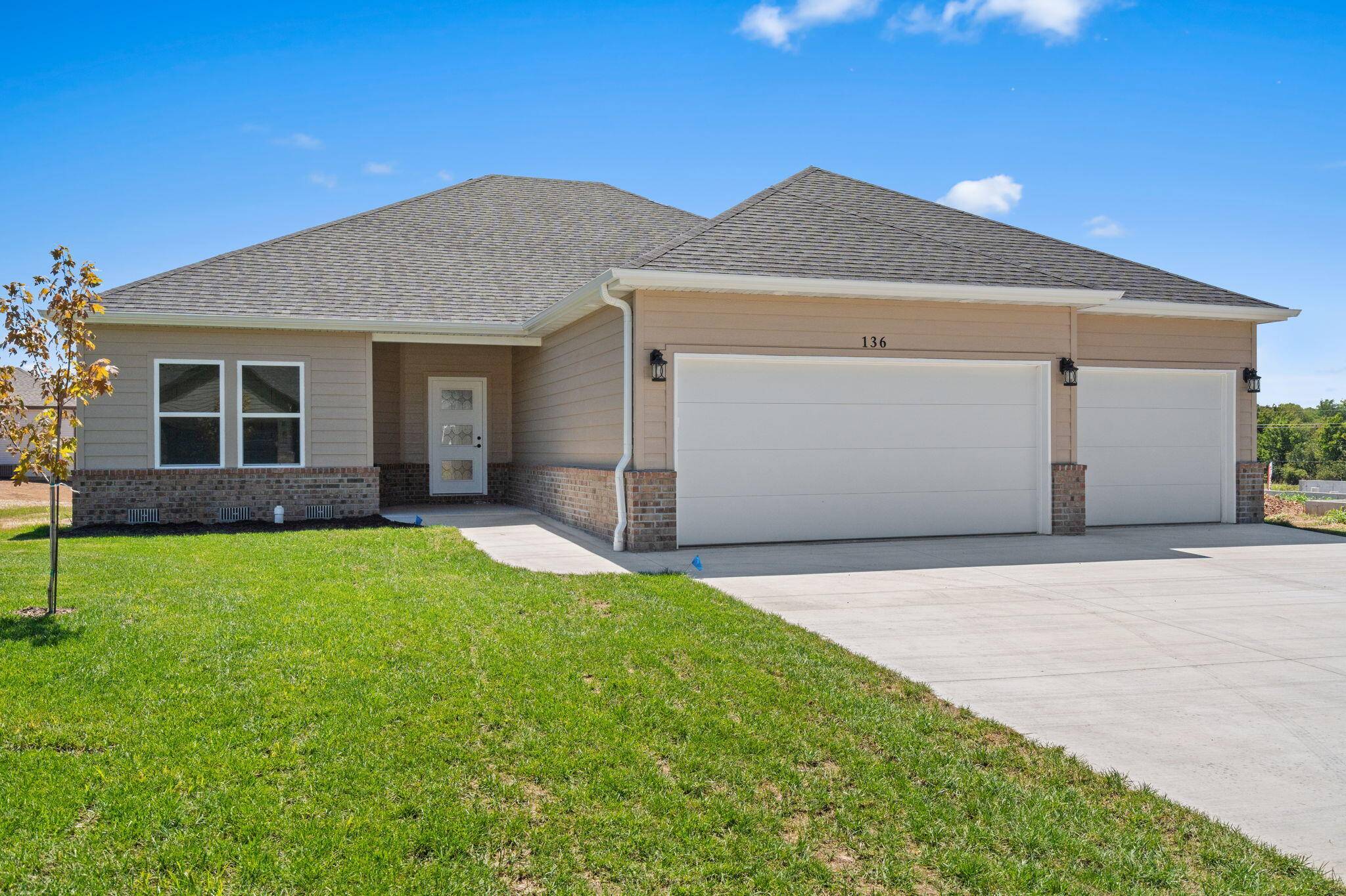 136 E Kelce LN, Republic, MO 65738