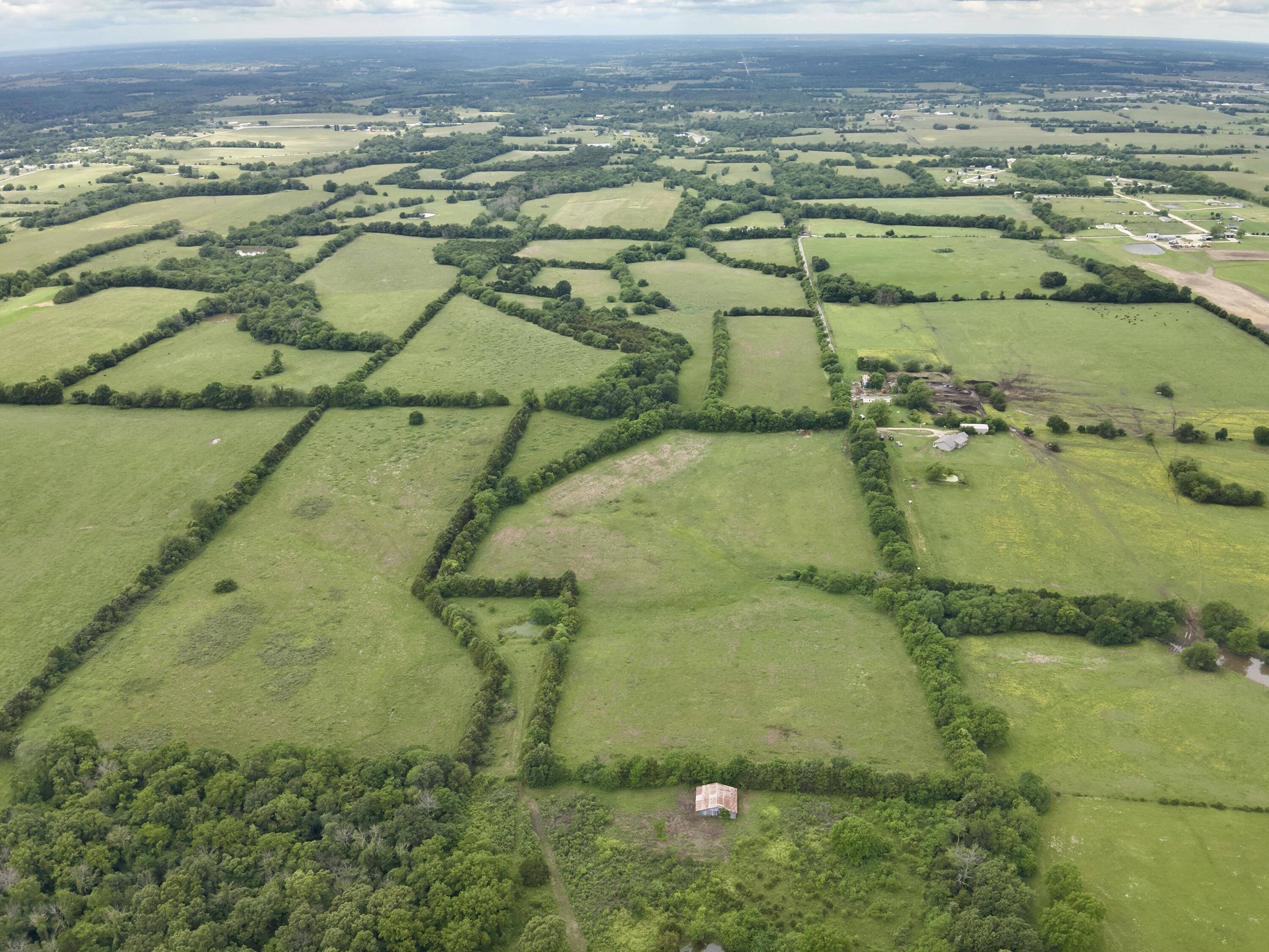 005 E 500 RD, Bolivar, MO 65613
