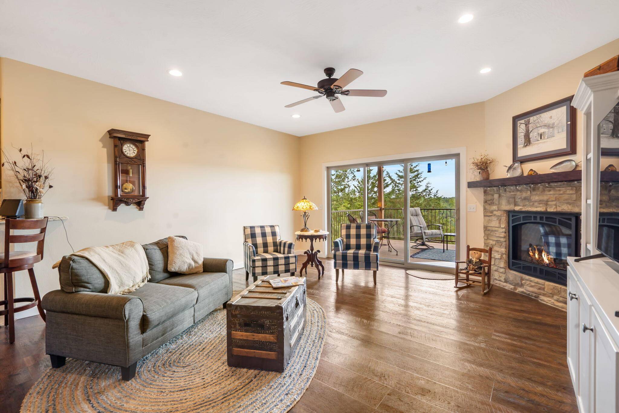 64 Ridgemont CIR, Branson West, MO 65737